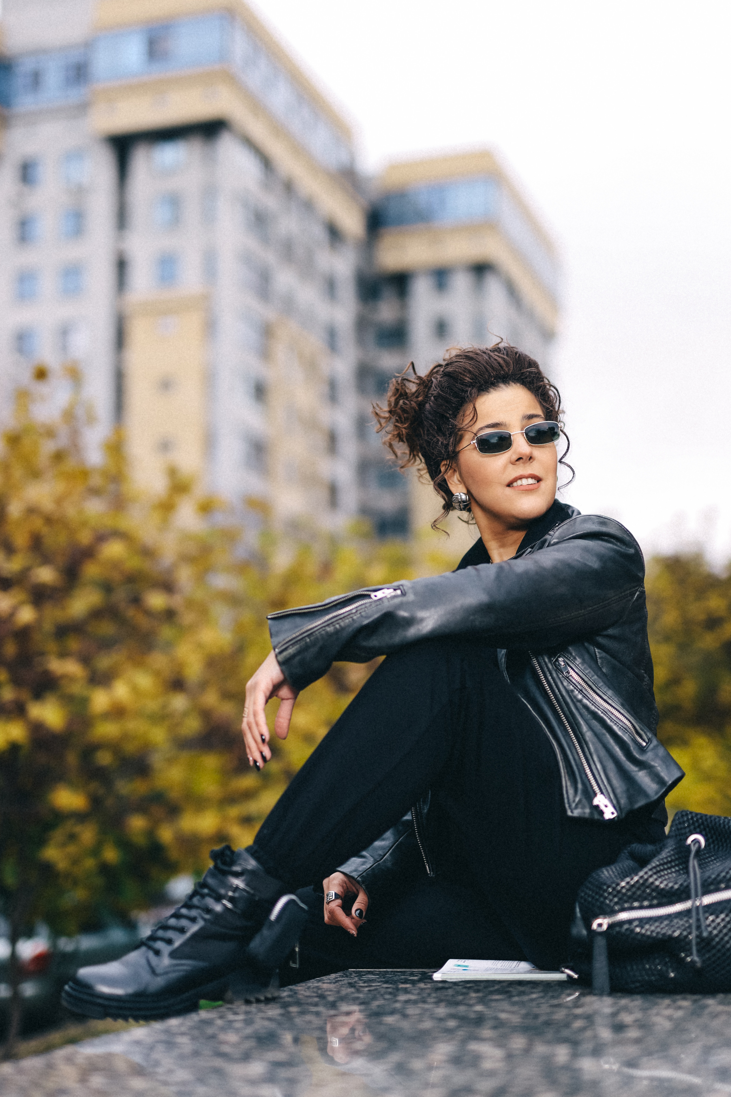 Девушка в черной косухе: смелый образ и открытые эмоции. Семейный и свадебный фотограф Ростове-на-Дону