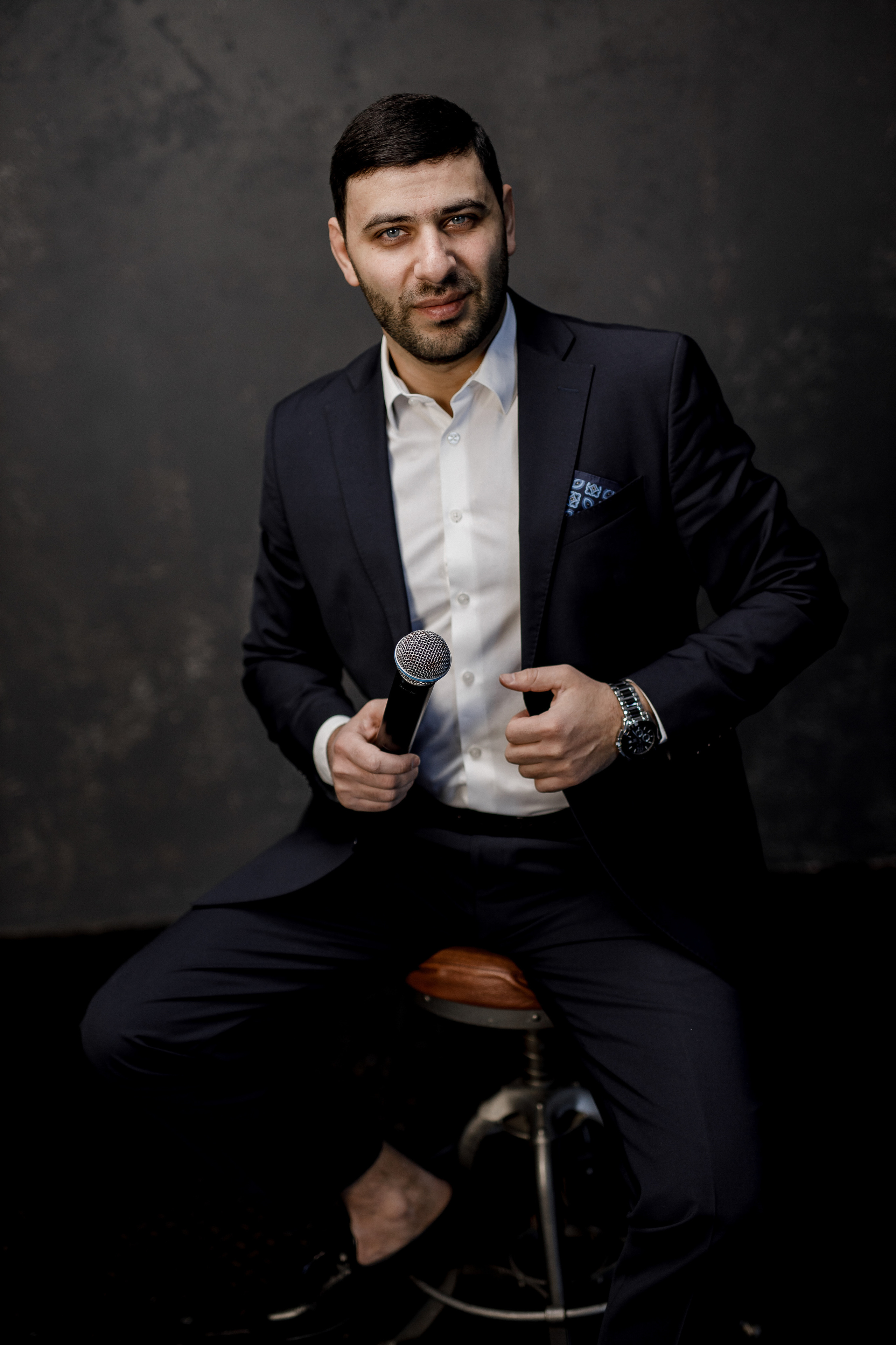 Лицо праздника: Профессиональный портрет свадебного ведущего. Семейный и свадебный фотограф Ростове-на-Дону