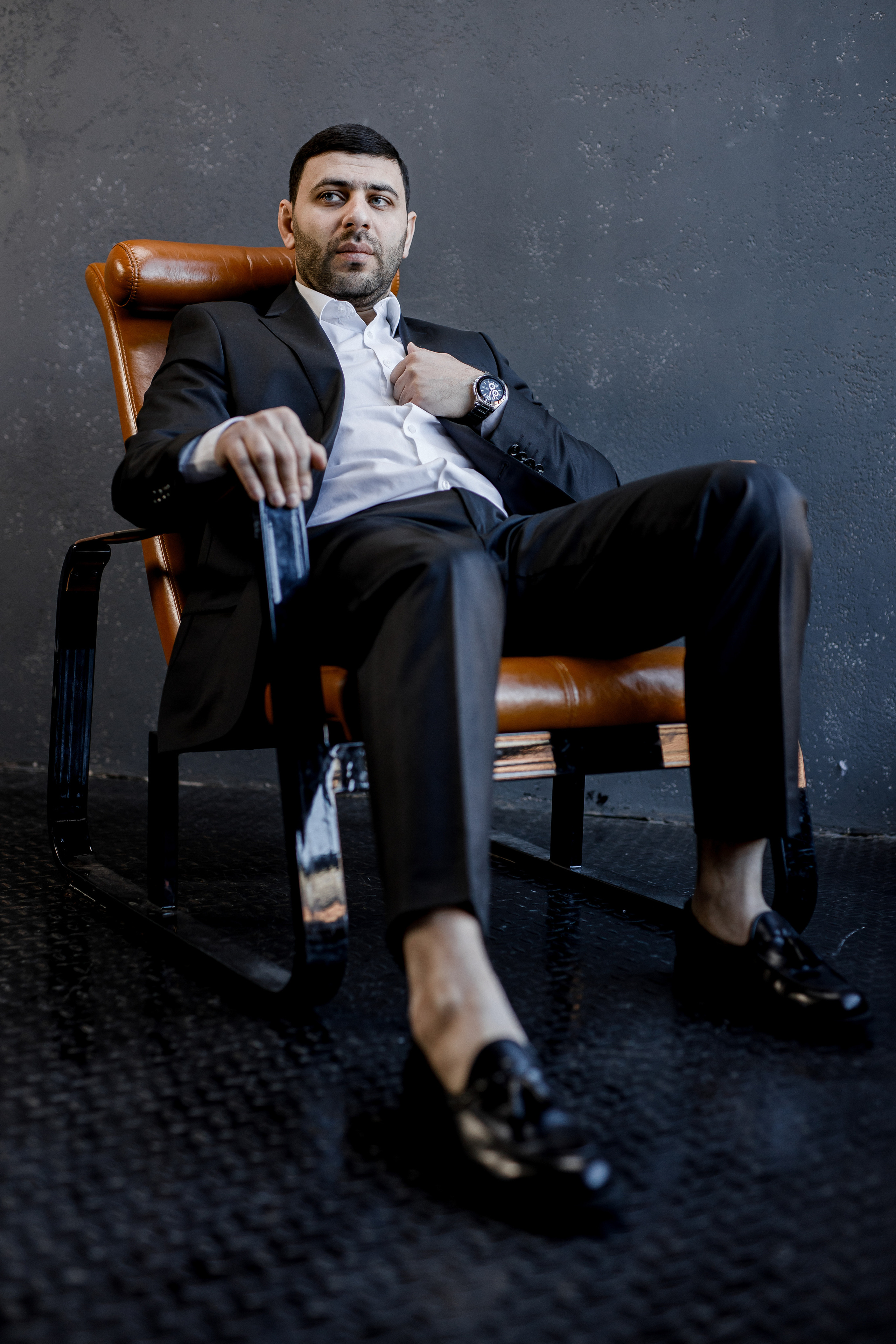 Лицо праздника: Профессиональный портрет свадебного ведущего. Семейный и свадебный фотограф Ростове-на-Дону