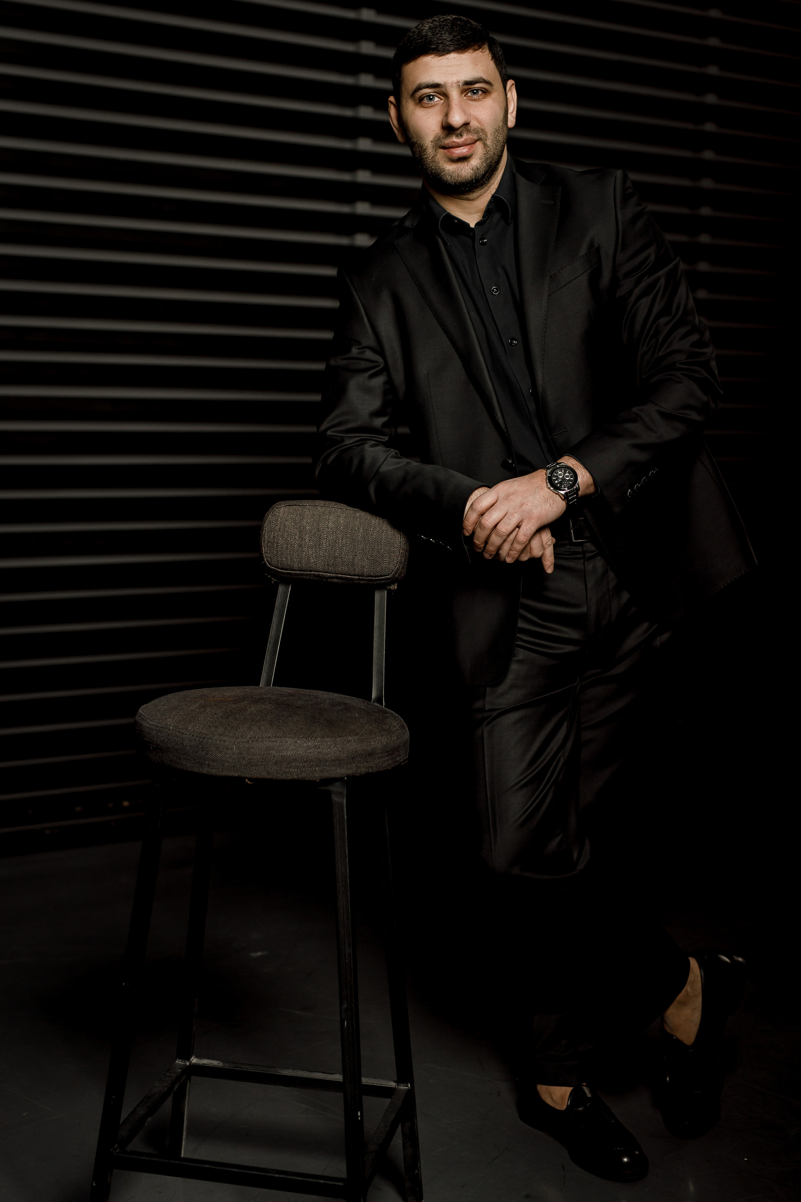 Лицо праздника: Профессиональный портрет свадебного ведущего. Семейный и свадебный фотограф Ростове-на-Дону