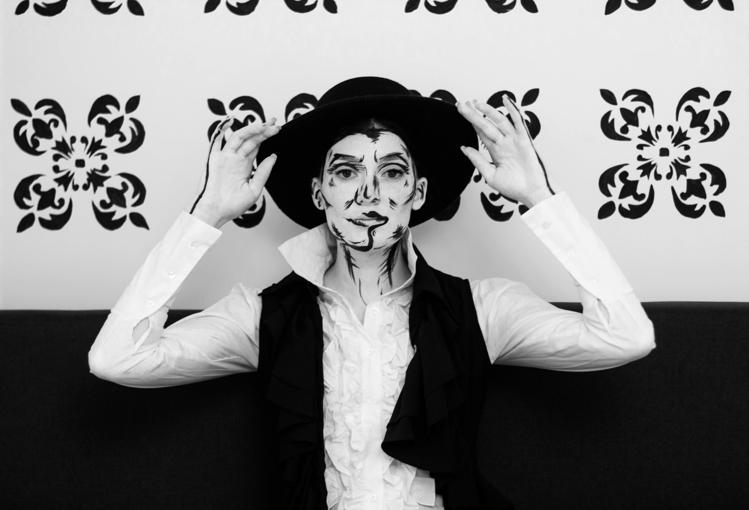 Черно-белое кафе