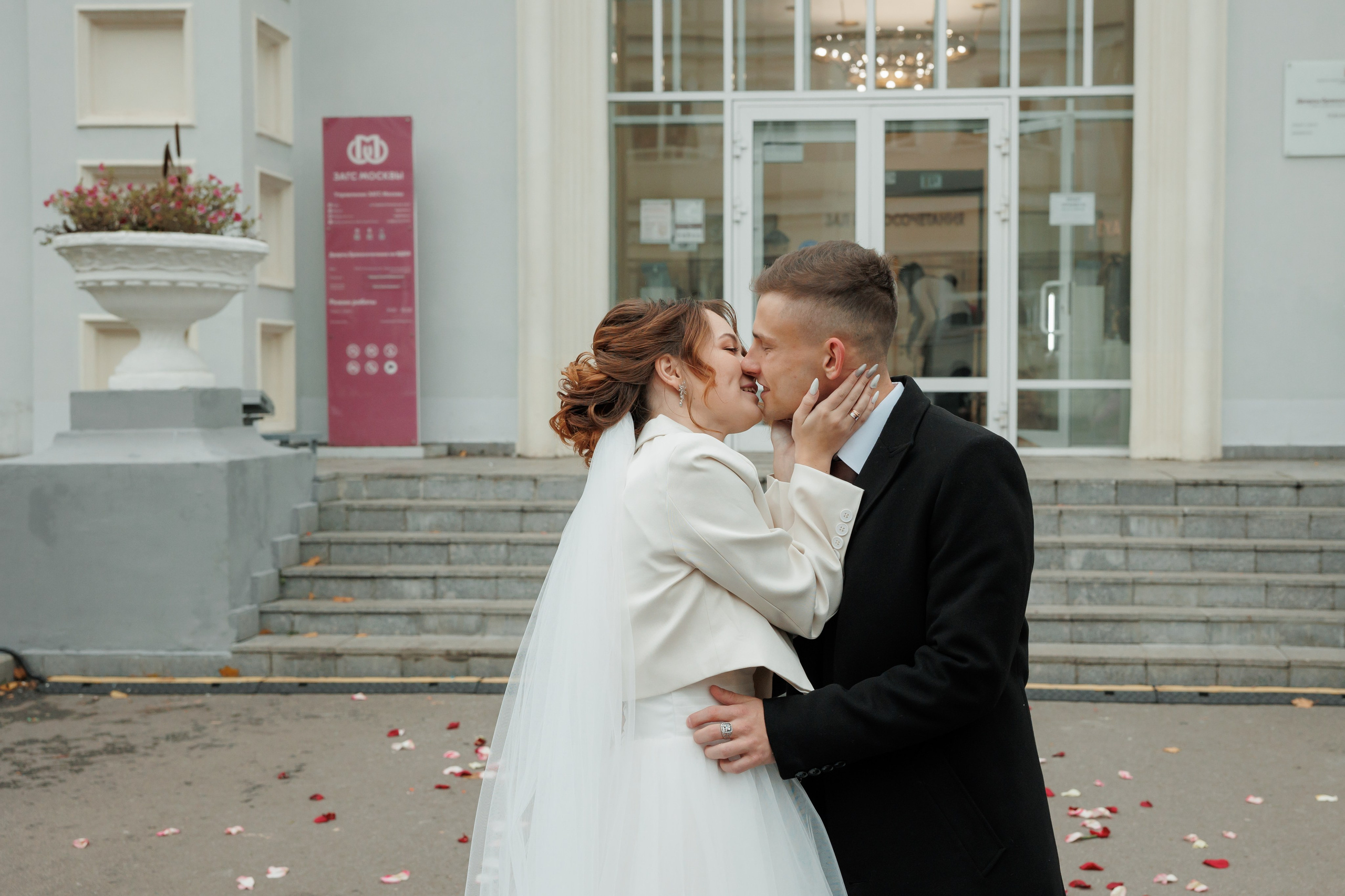 Константин и Дарья, ЗАГС ВДНХ, отель Soluxe, ресторан «Антик». Свадебный и репортажный фотограф (Москва, Королев и другие)