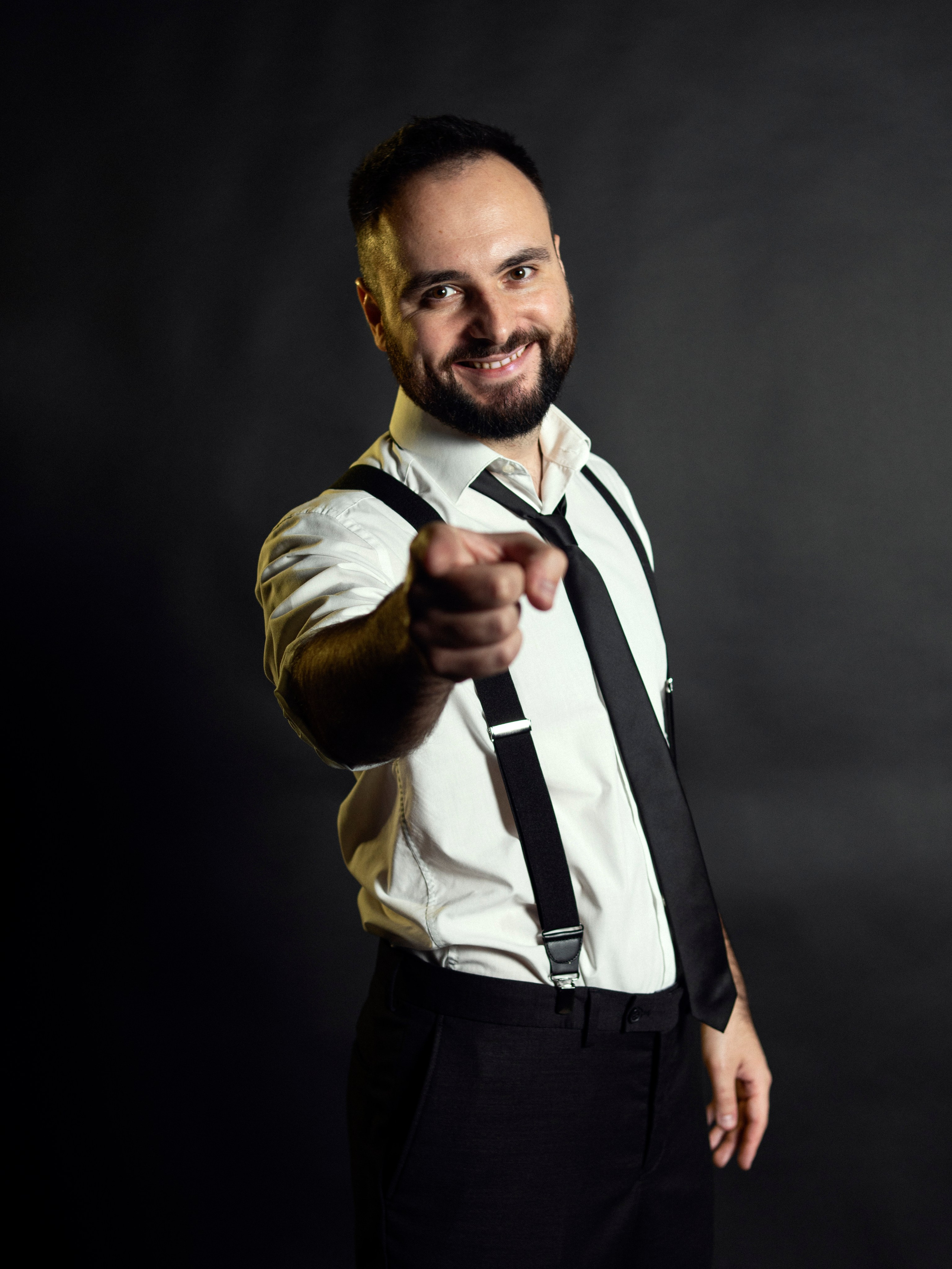 искусство черно-белой фотографии, портрет стильного мужчины, жизнь в движении,крутой снимок, жизнь в Аланье, игра света в фотографии, эмоциональный момент, динамичный кадр, детали на фото, арт-фотография, креативная фотография в Аланье, фотосессия в Аланье, фотосессия в Анталье, фотография семейных моментов, техника фотографии