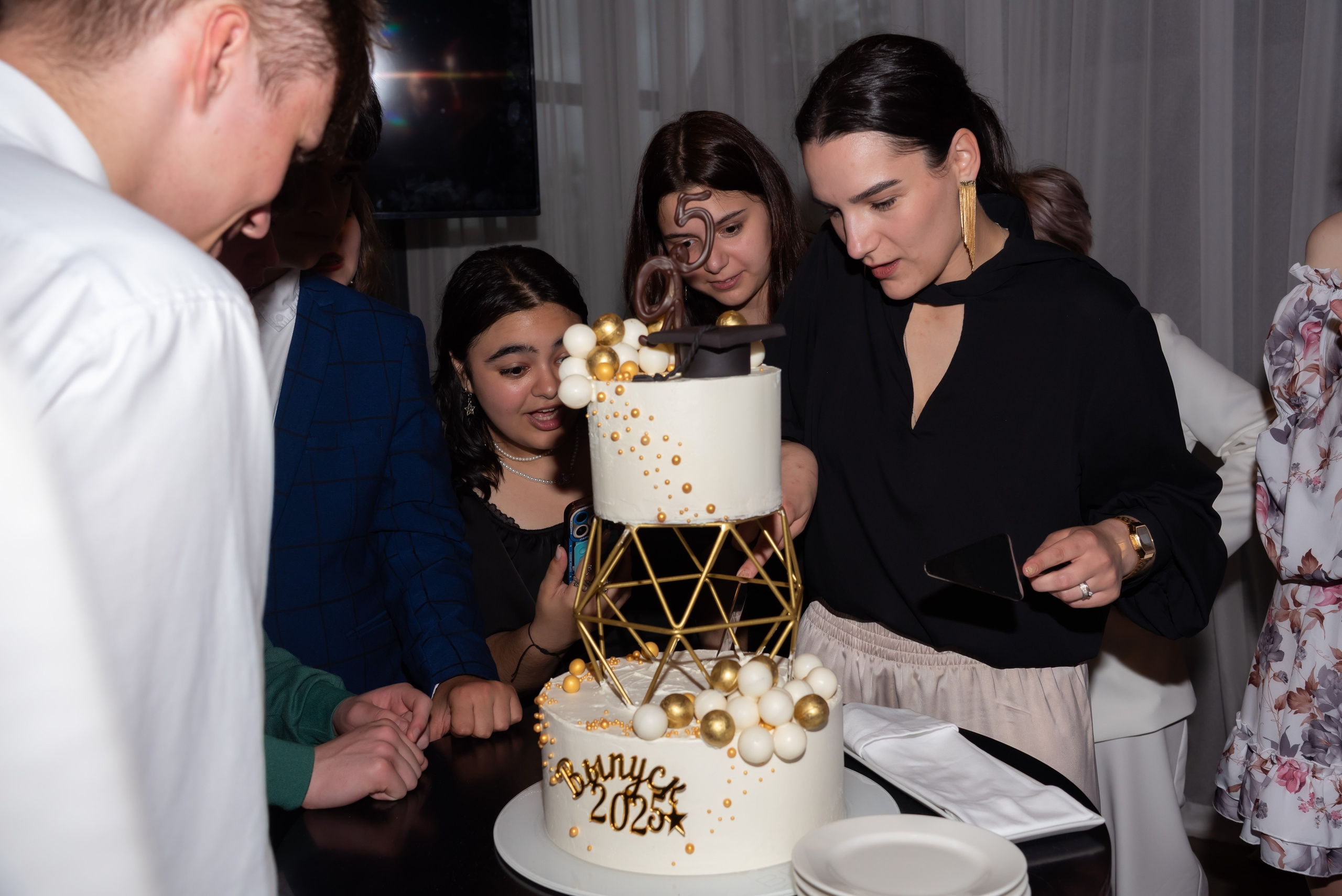 Школьный выпускной в ресторане на Крестовском острове. Елена Сергеева- фотограф для жизни и бренда. Фотосессии и репортаж мероприятий