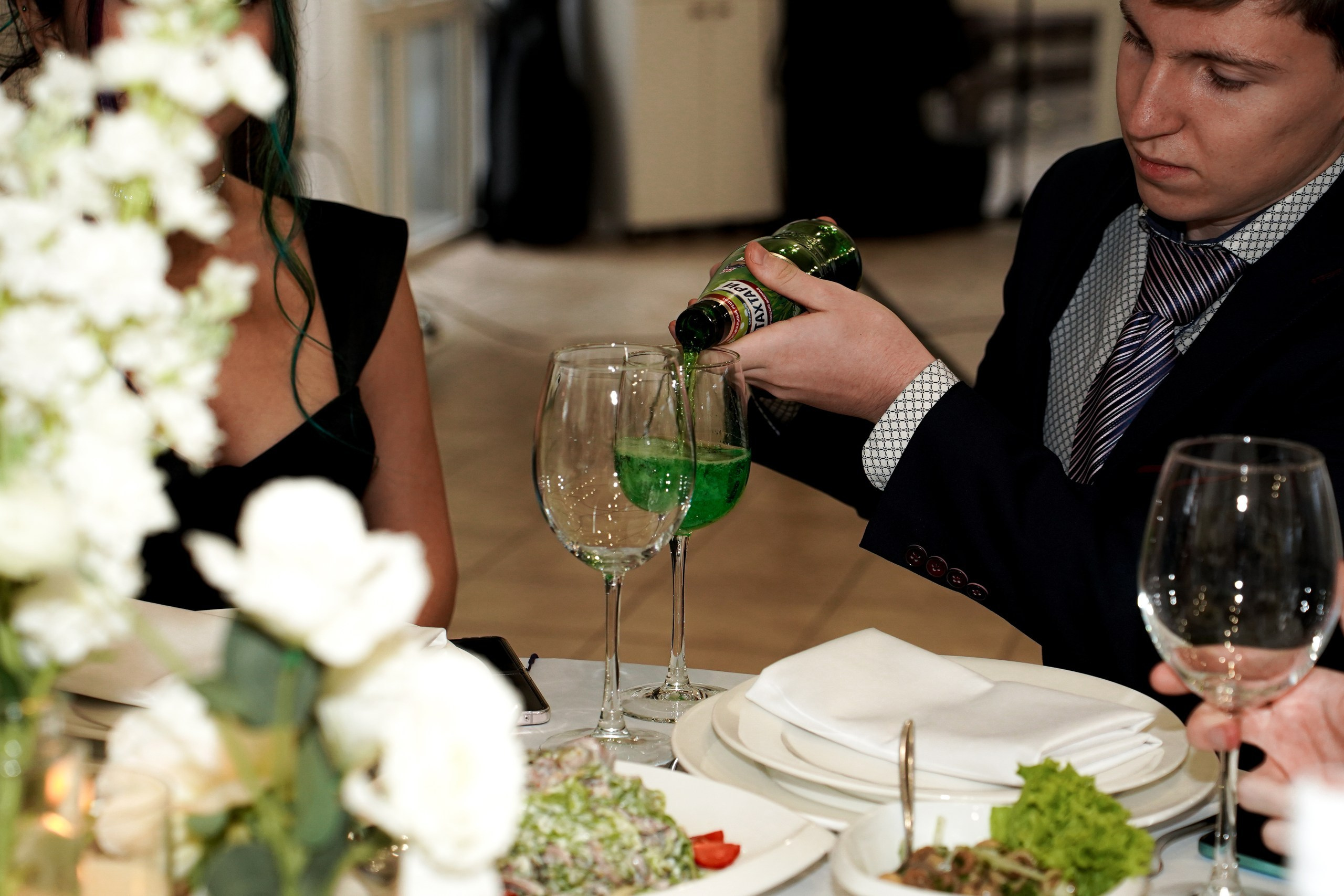 Свадебная фотосессия «4 часа». Отель Резиденция в Ростове-на-Дону. Кадры молодоженов на природе. Фотосессия банкета 1 час. Свадебный фотограф в Ростове-на-Дону. Таинство Крещения и Венчания, семейные фотосессии. Алёна Чёботова