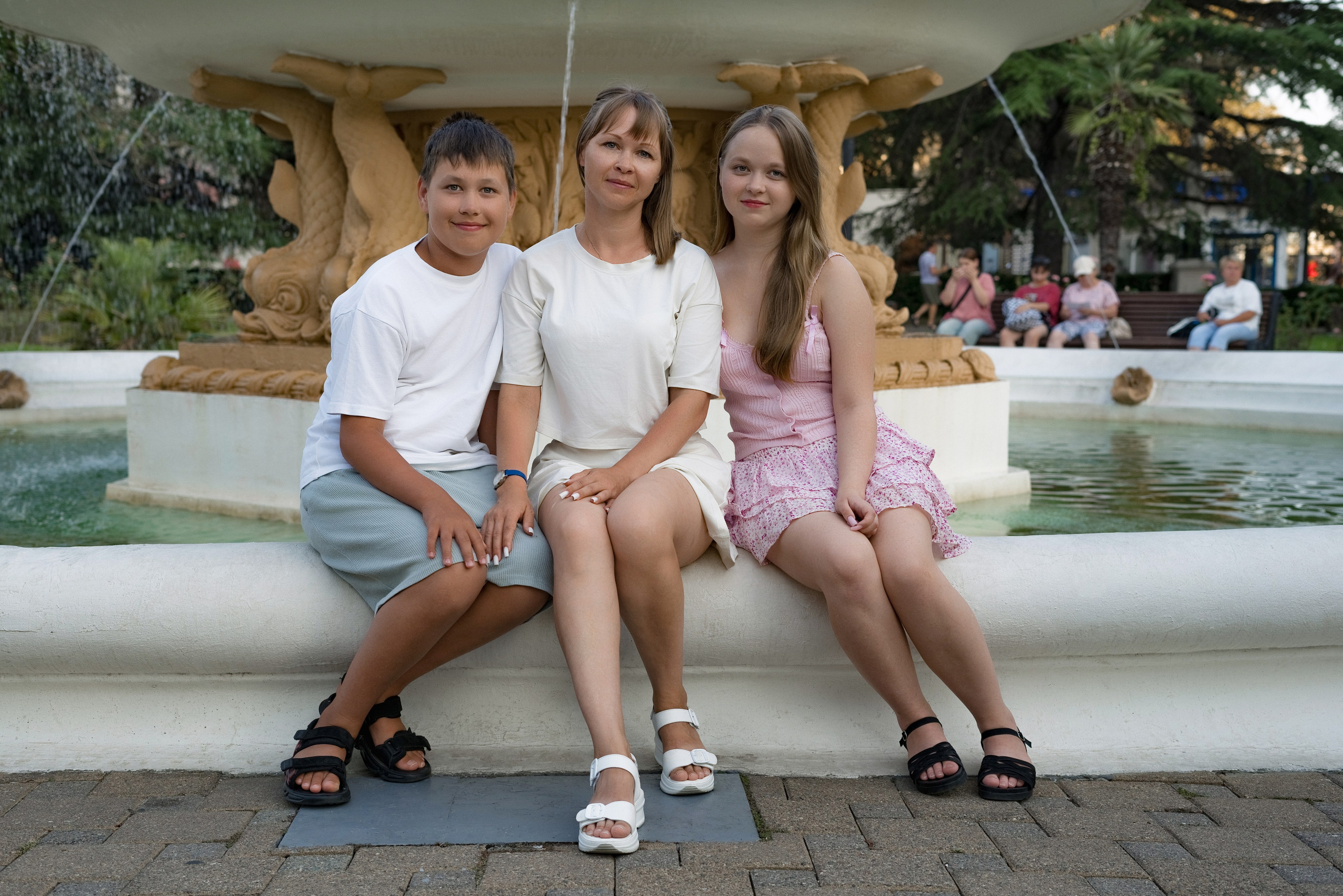 Семейная фотосессия в центре Сочи. Профессиональный Фотограф в Сочи Марина Ситкина