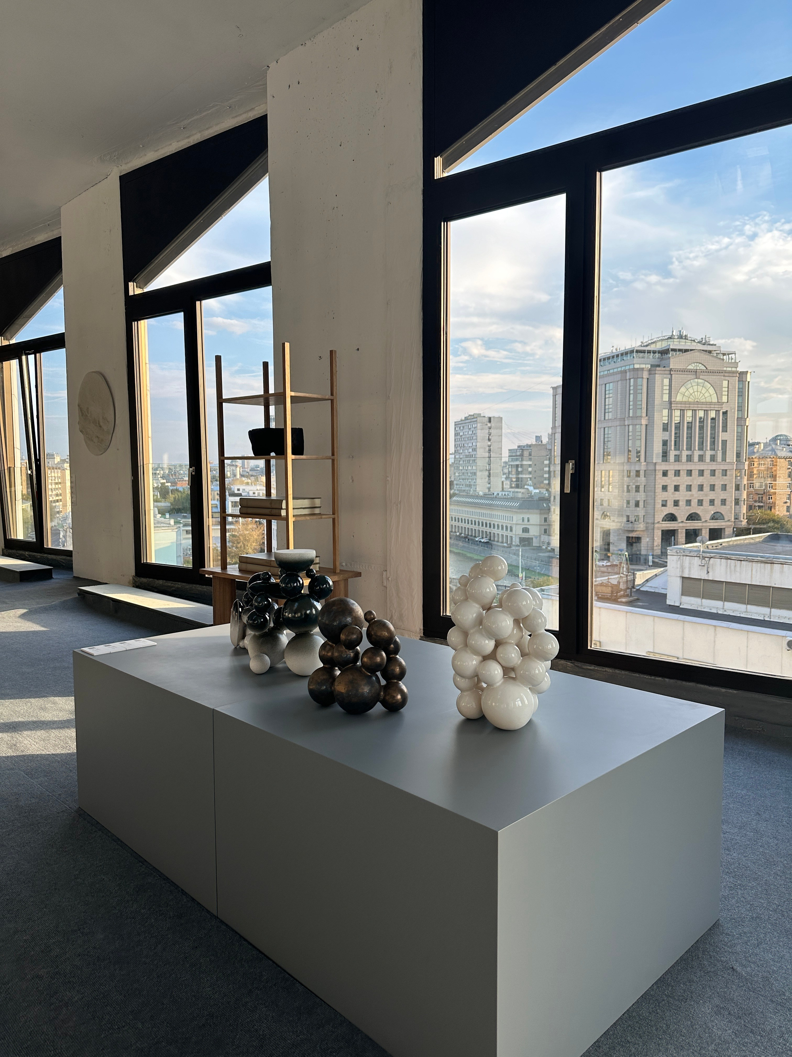 Modenature COLLECTIBLE DESIGN / Balchug Residence. Елена Алексенко, художник-керамист. @iguana-ae керамка