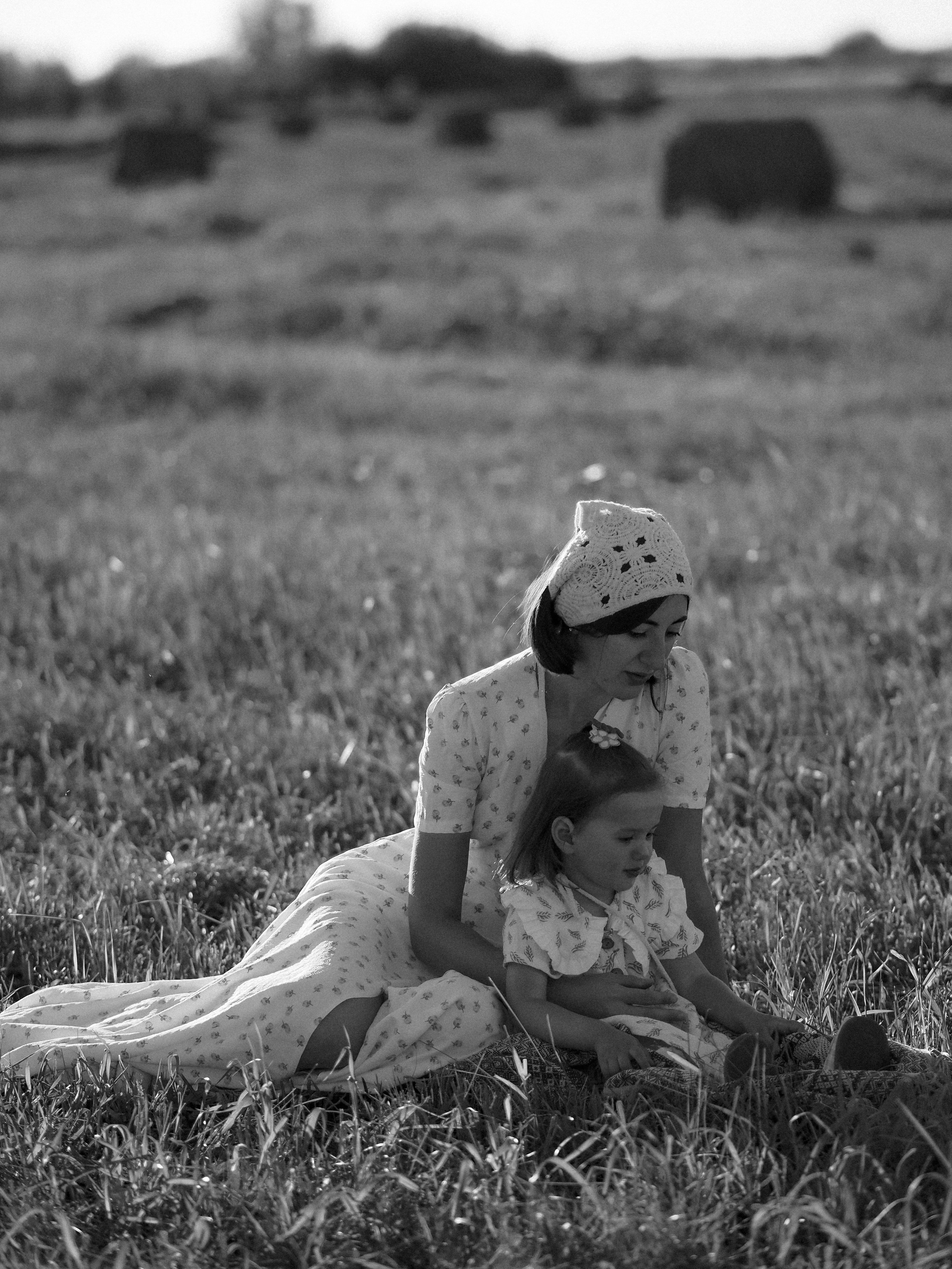 Гоняться по полю на тачке с мамой и папой. Обижаться. Смеяться. Фотограф Рязань. Семейный Свадебный фотограф