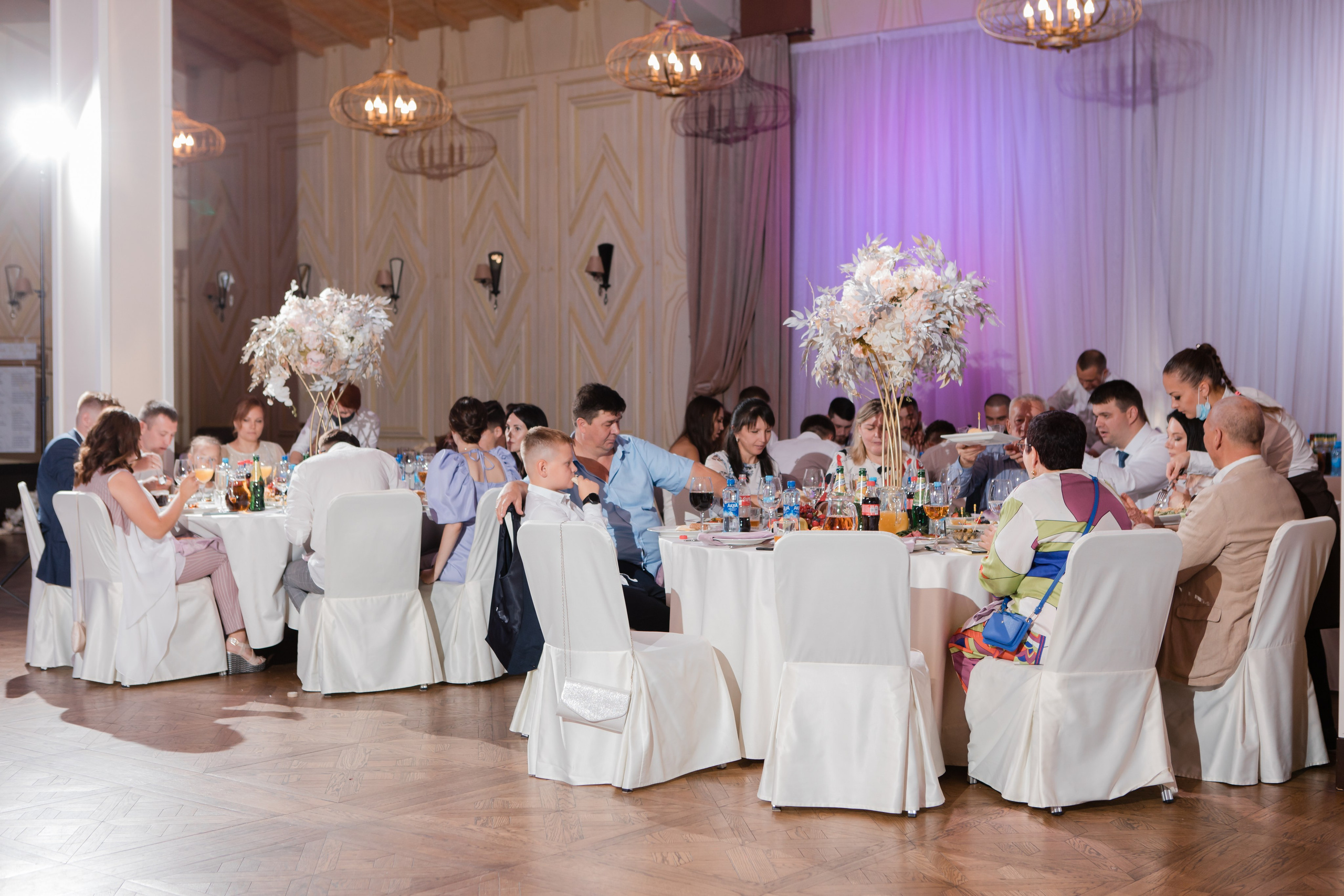 Юрий и Кристина. Видеосъемка и фотосъемка свадеб. Фотограф и оператор на свадьбу. Видеосъемка подкастов, собственная видео-фотостудии. Предметная фотосъемка