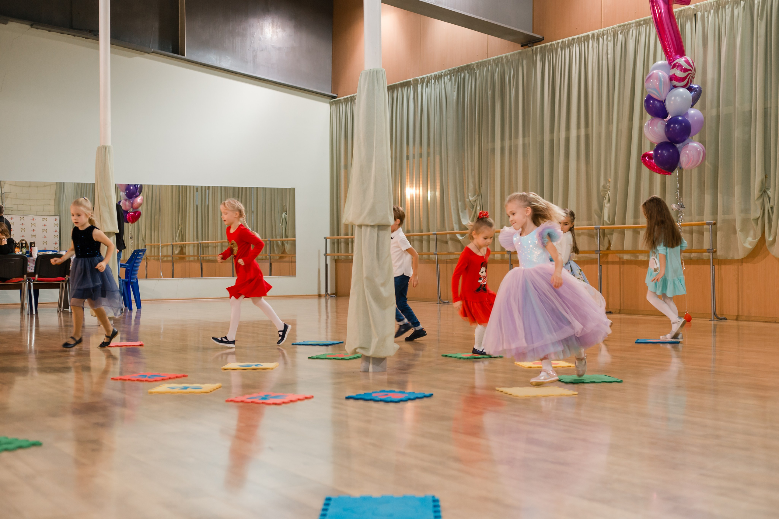Фотосъемка детского дня рожденья. Видеосъемка и фотосъемка свадеб. Фотограф и оператор на свадьбу. Видеосъемка подкастов, собственная видео-фотостудии. Предметная фотосъемка