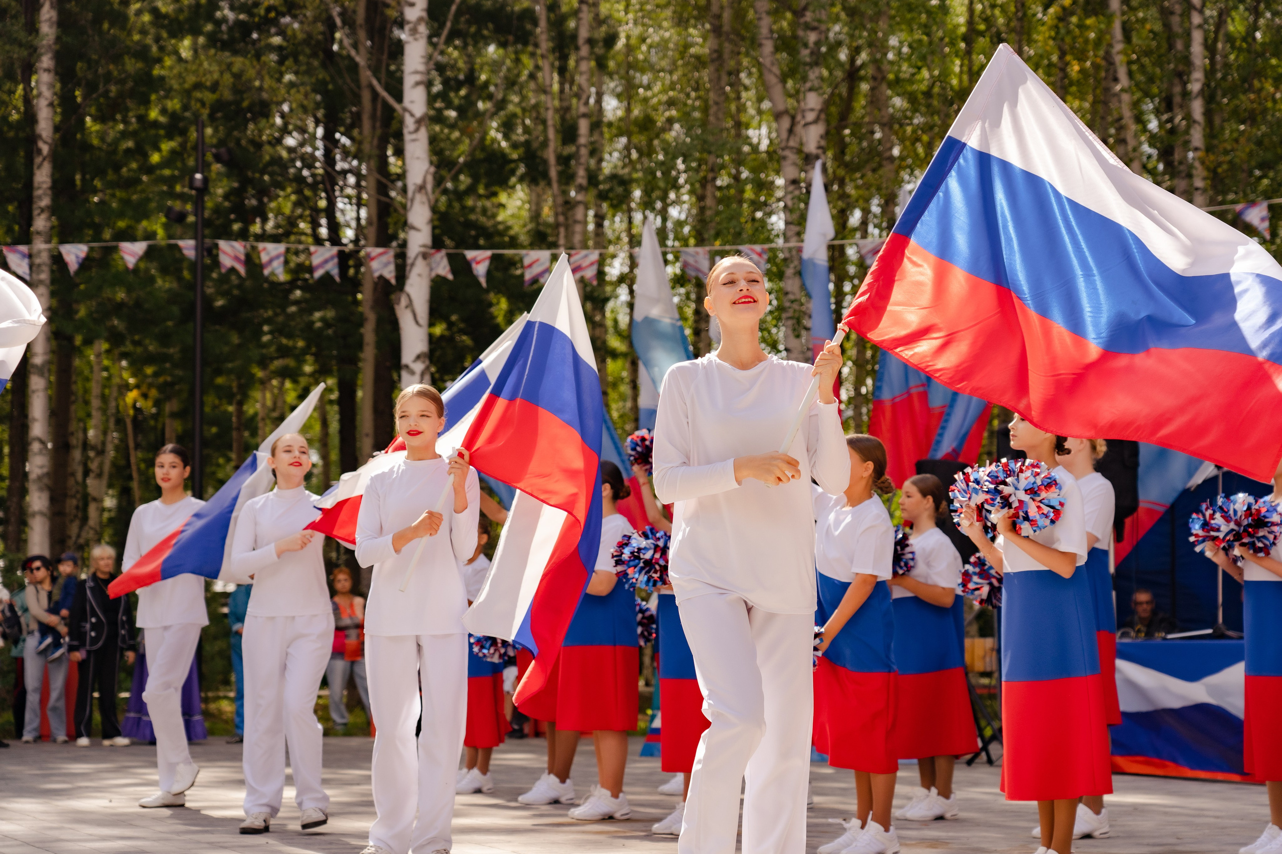 Как прошло празднование дня государственного флага Российской Федерации
