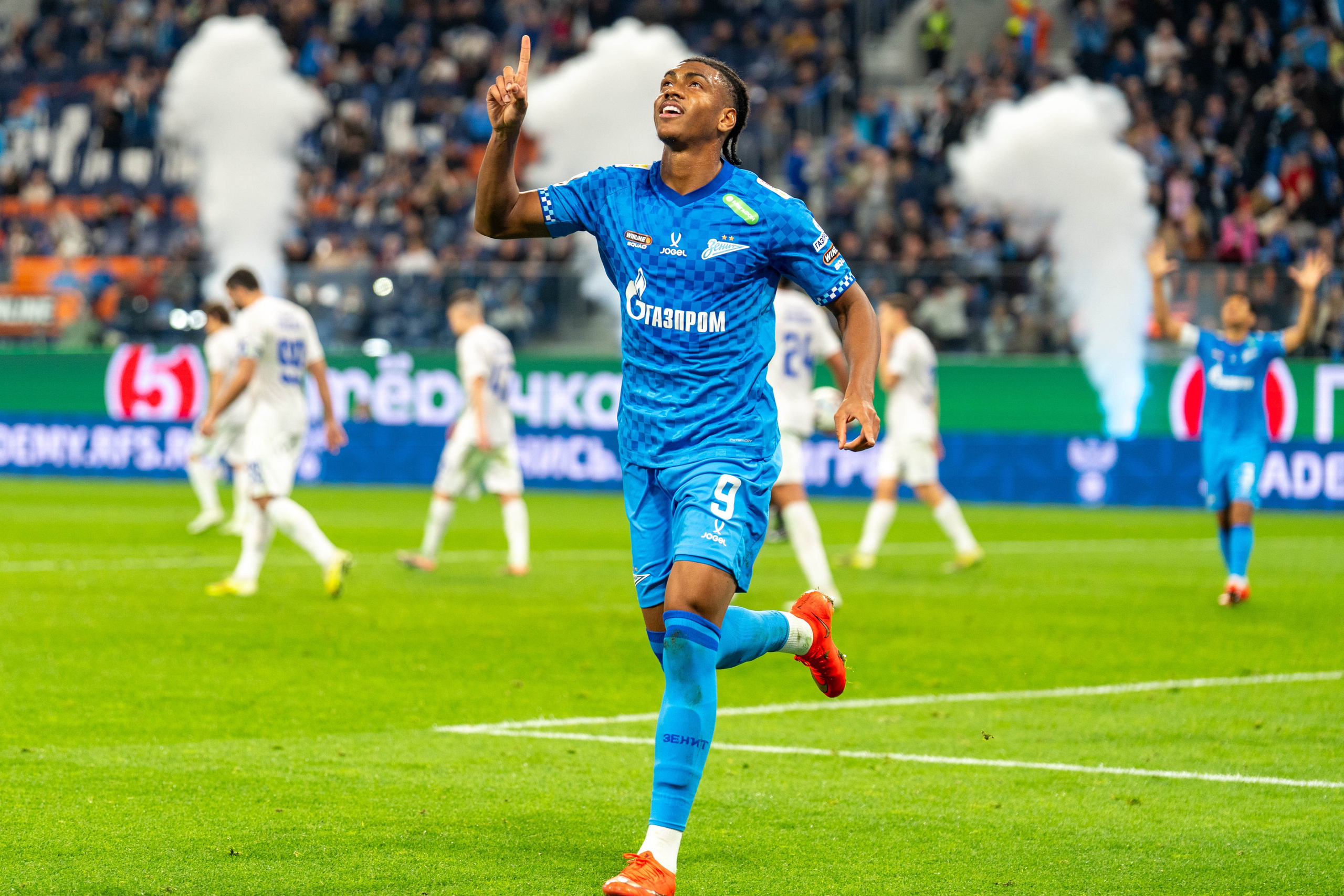 Zenit vs Dynamo Makhachkala 2:0 — RPL round 12 photo gallery at Gazprom Arena | Anton Gauf, sports photographer