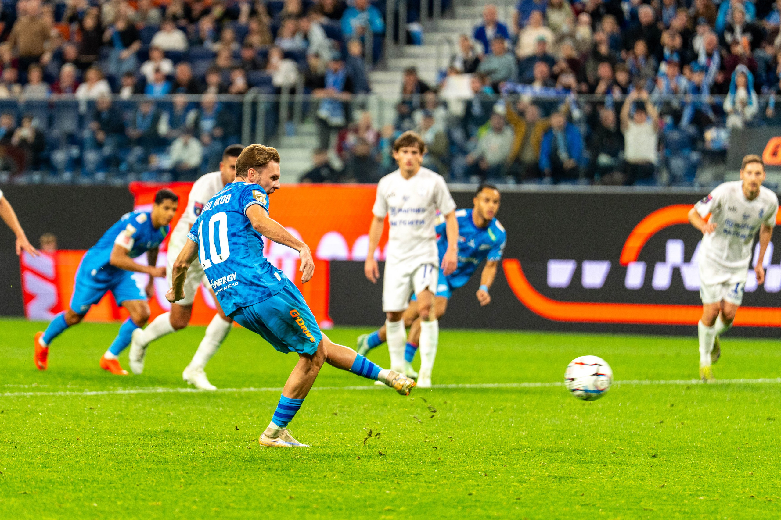 Zenit vs Dynamo Makhachkala 2:0 — RPL round 12 photo gallery at Gazprom Arena | Anton Gauf, sports photographer