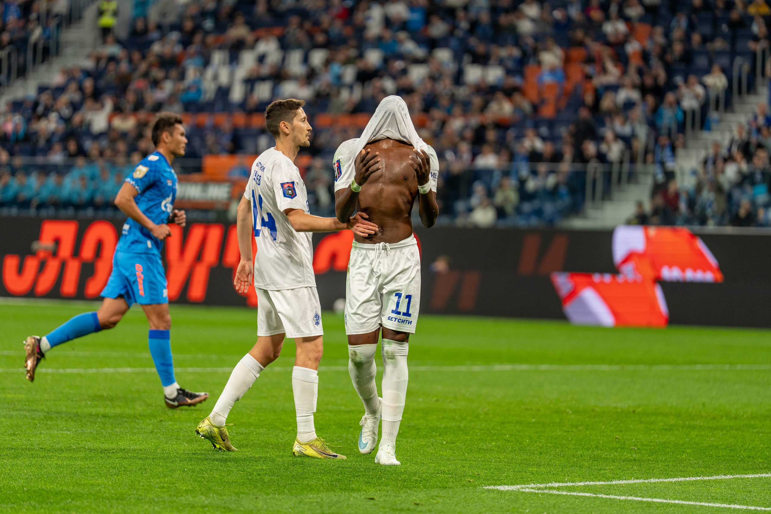 Zenit vs Dynamo Makhachkala 2:0 — RPL round 12 photo gallery at Gazprom Arena | Anton Gauf, sports photographer