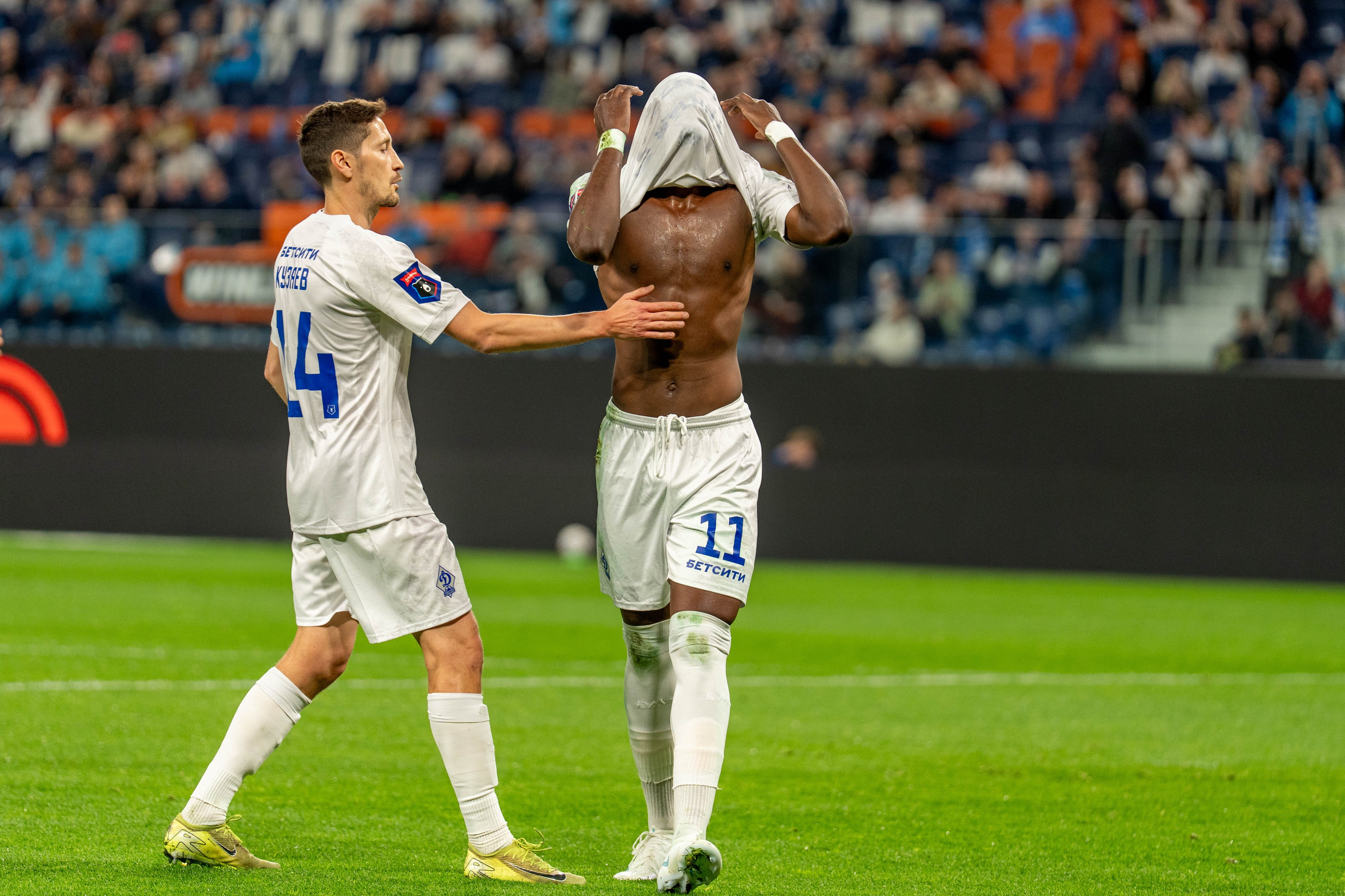 Zenit vs Dynamo Makhachkala 2:0 — RPL round 12 photo gallery at Gazprom Arena | Anton Gauf, sports photographer
