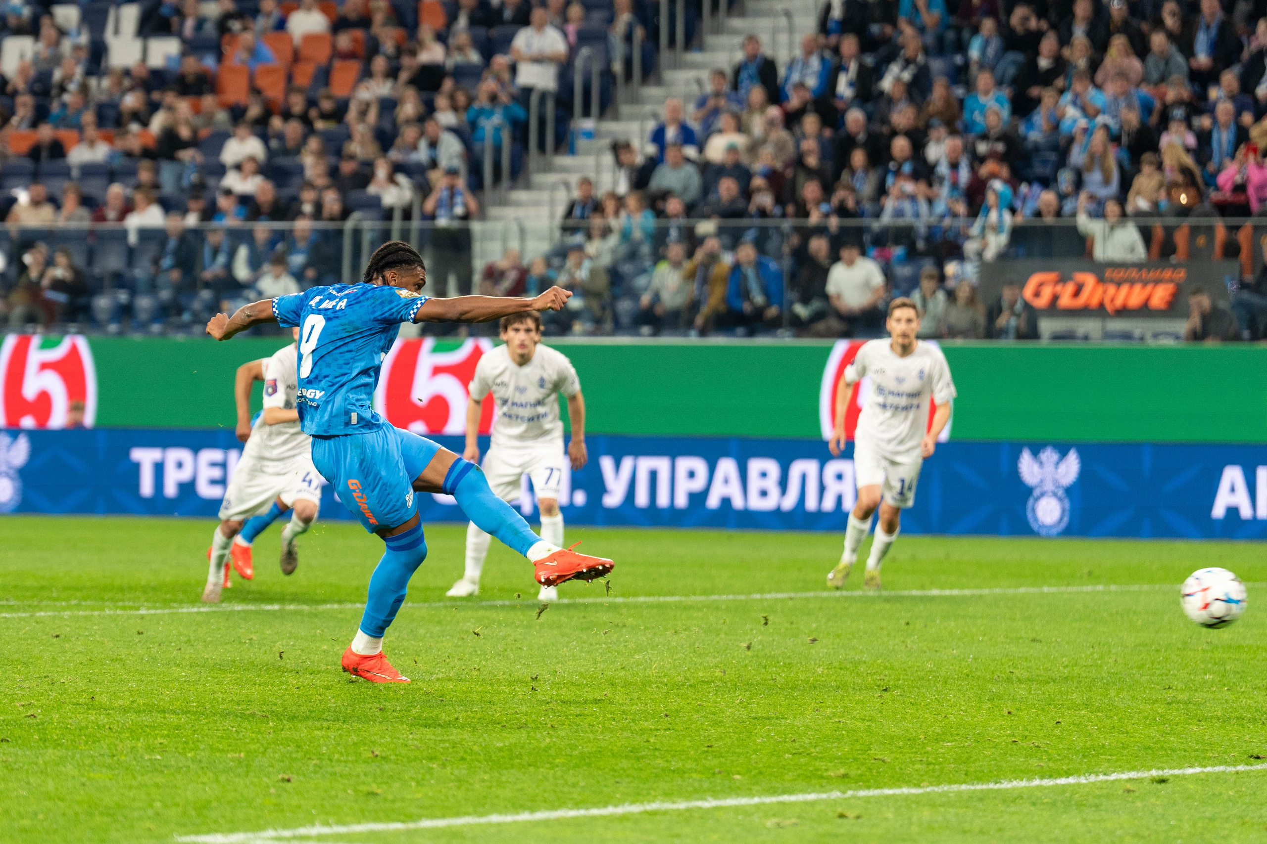 Zenit 2:0 Dynamo Makhachkala at Gazprom Arena — four penalties and a sports photographer’s match story