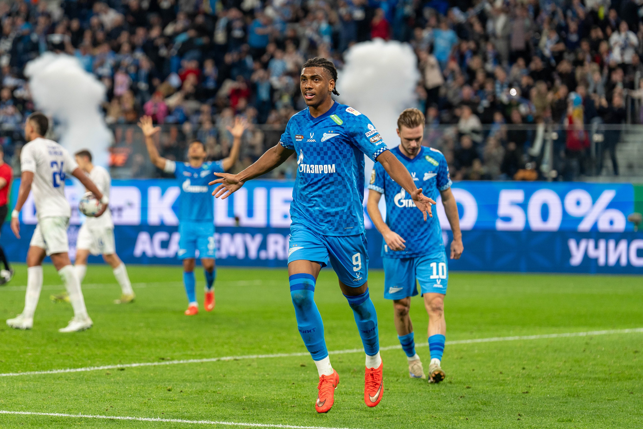 Zenit vs Dynamo Makhachkala 2:0 — RPL round 12 photo gallery at Gazprom Arena | Anton Gauf, sports photographer