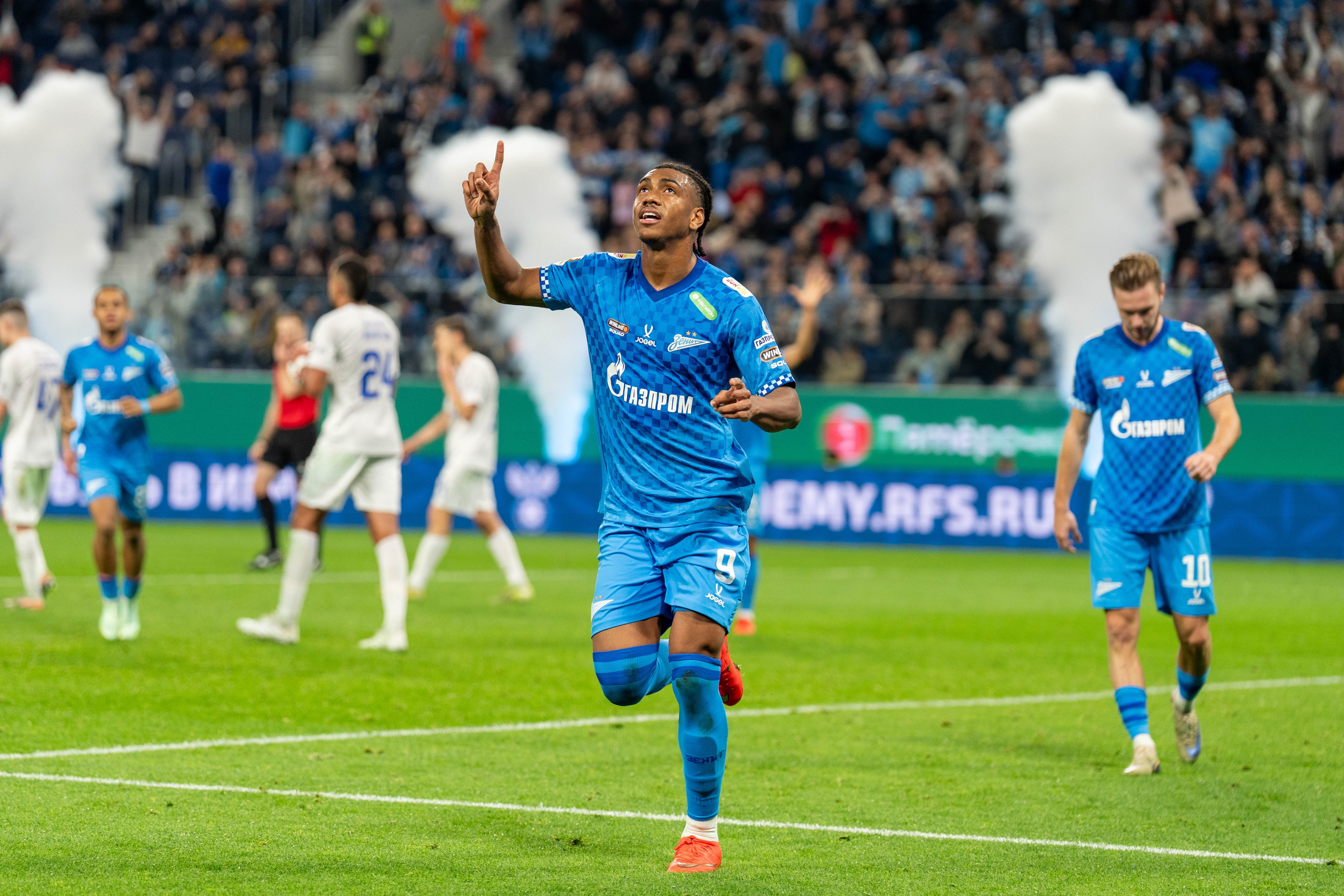 Zenit vs Dynamo Makhachkala 2:0 — RPL round 12 photo gallery at Gazprom Arena | Anton Gauf, sports photographer
