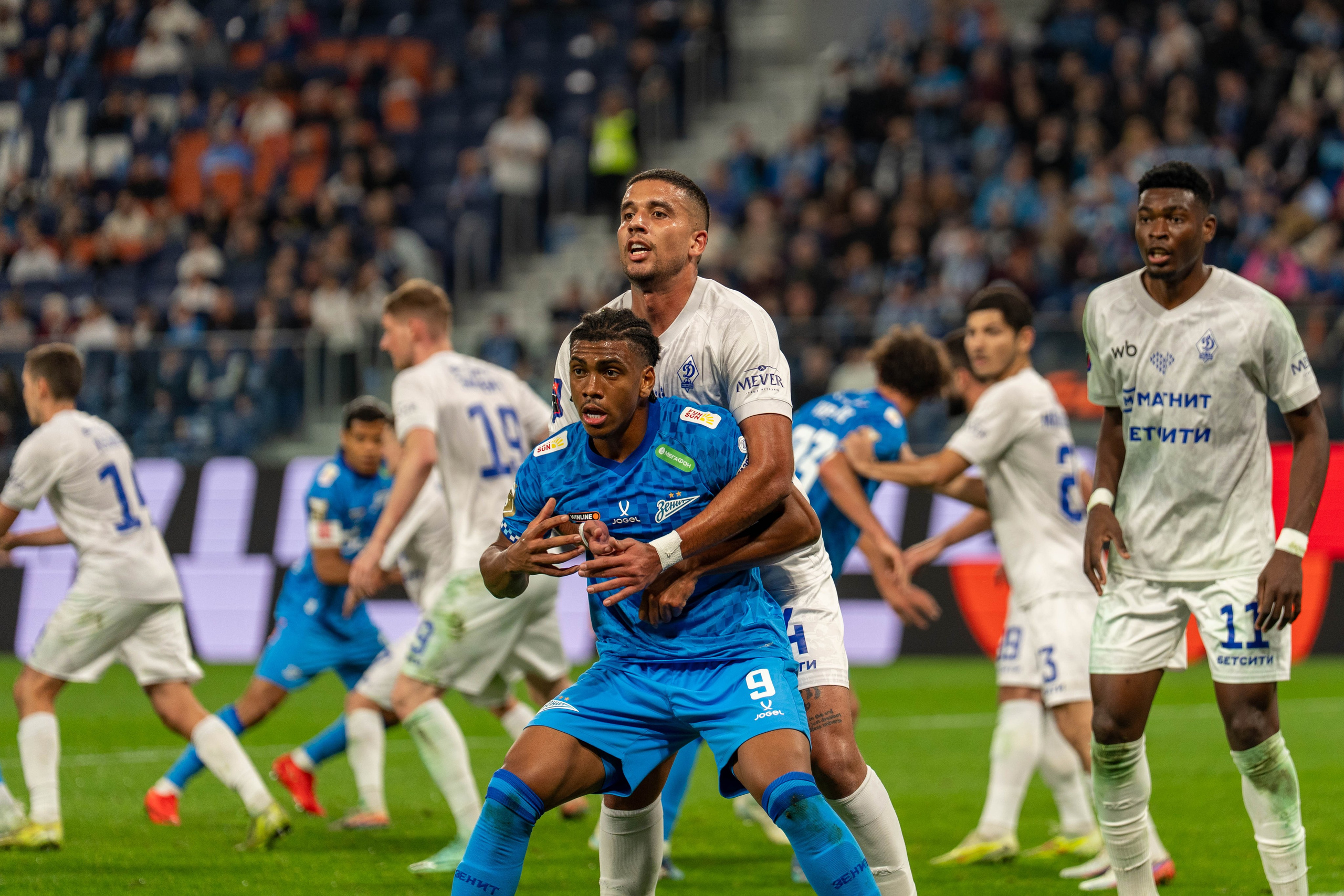 Zenit vs Dynamo Makhachkala 2:0 — RPL round 12 photo gallery at Gazprom Arena | Anton Gauf, sports photographer
