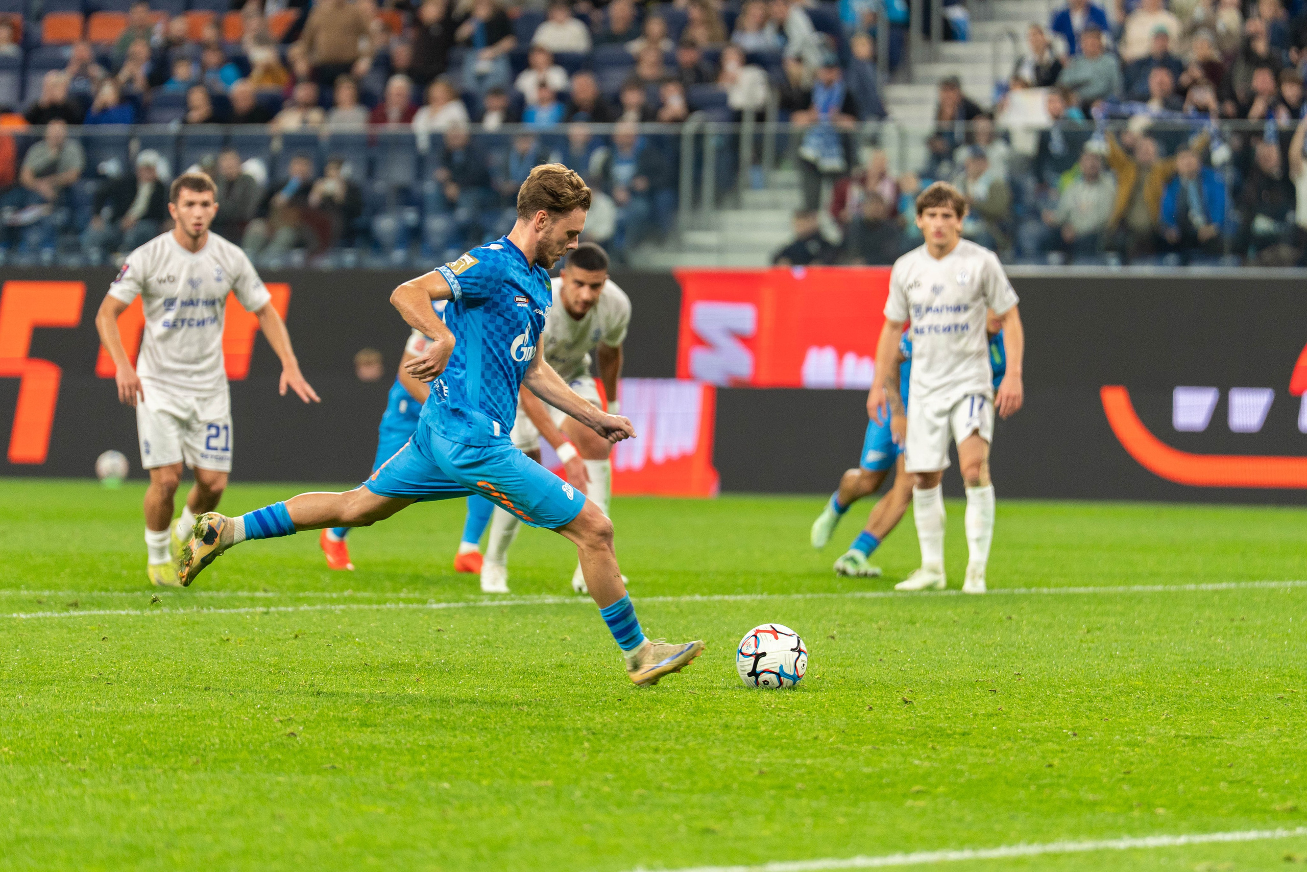 Zenit vs Dynamo Makhachkala 2:0 — RPL round 12 photo gallery at Gazprom Arena | Anton Gauf, sports photographer