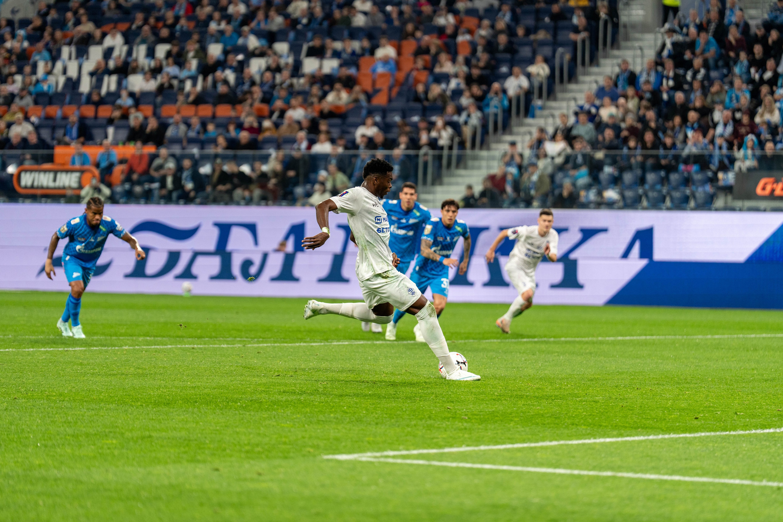 Zenit vs Dynamo Makhachkala 2:0 — RPL round 12 photo gallery at Gazprom Arena | Anton Gauf, sports photographer