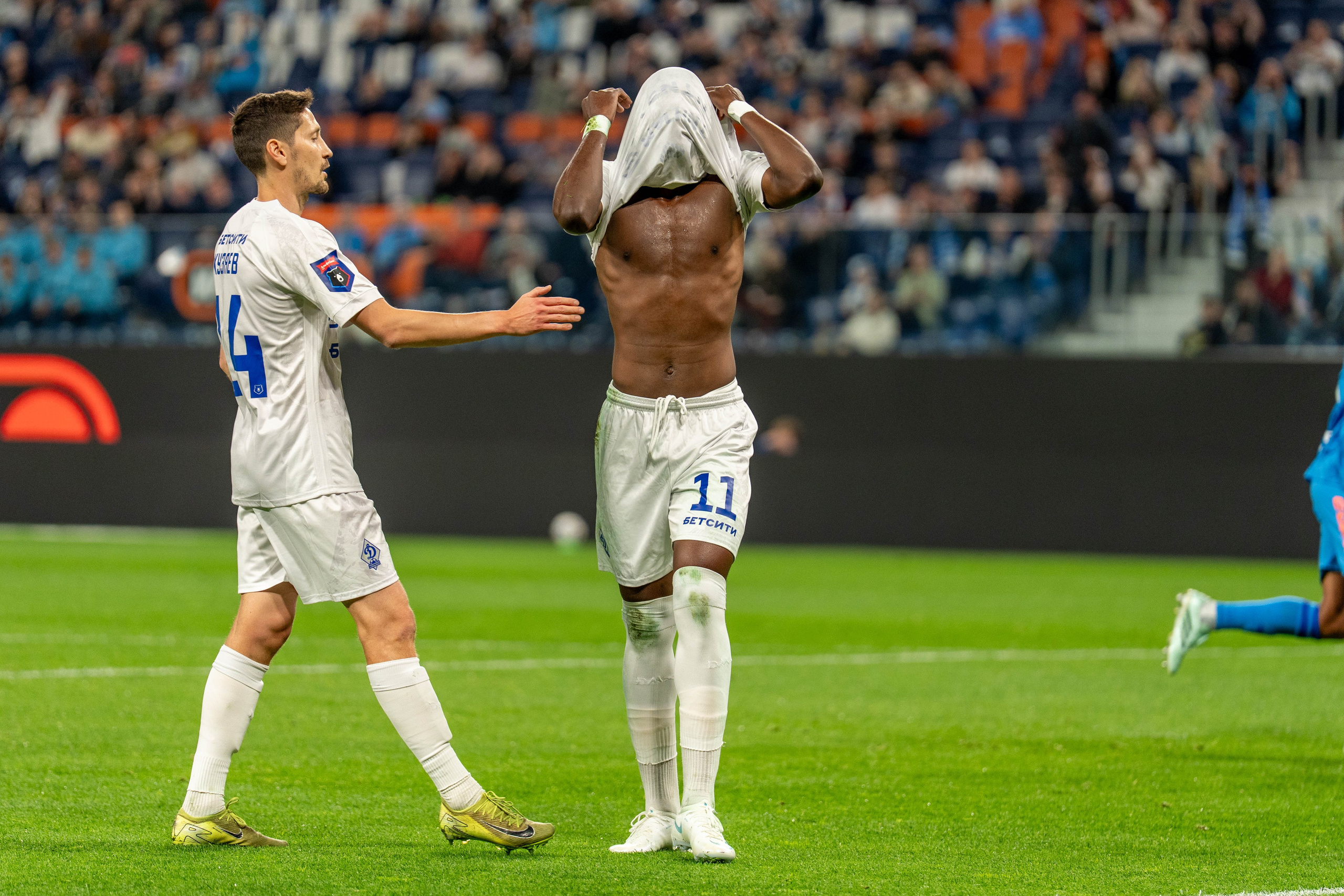Zenit vs Dynamo Makhachkala 2:0 — RPL round 12 photo gallery at Gazprom Arena | Anton Gauf, sports photographer