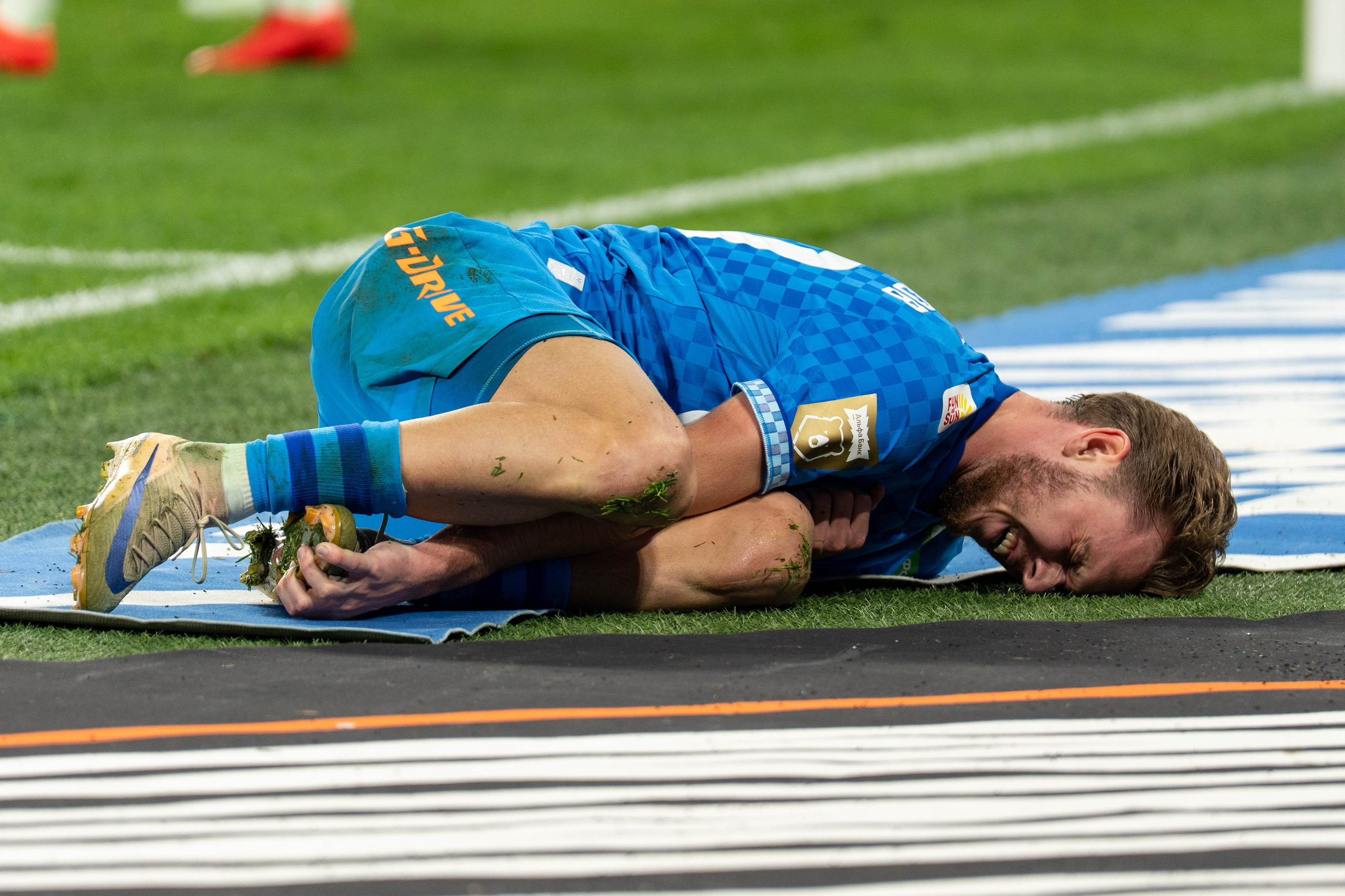 Zenit vs Dynamo Makhachkala 2:0 — RPL round 12 photo gallery at Gazprom Arena | Anton Gauf, sports photographer