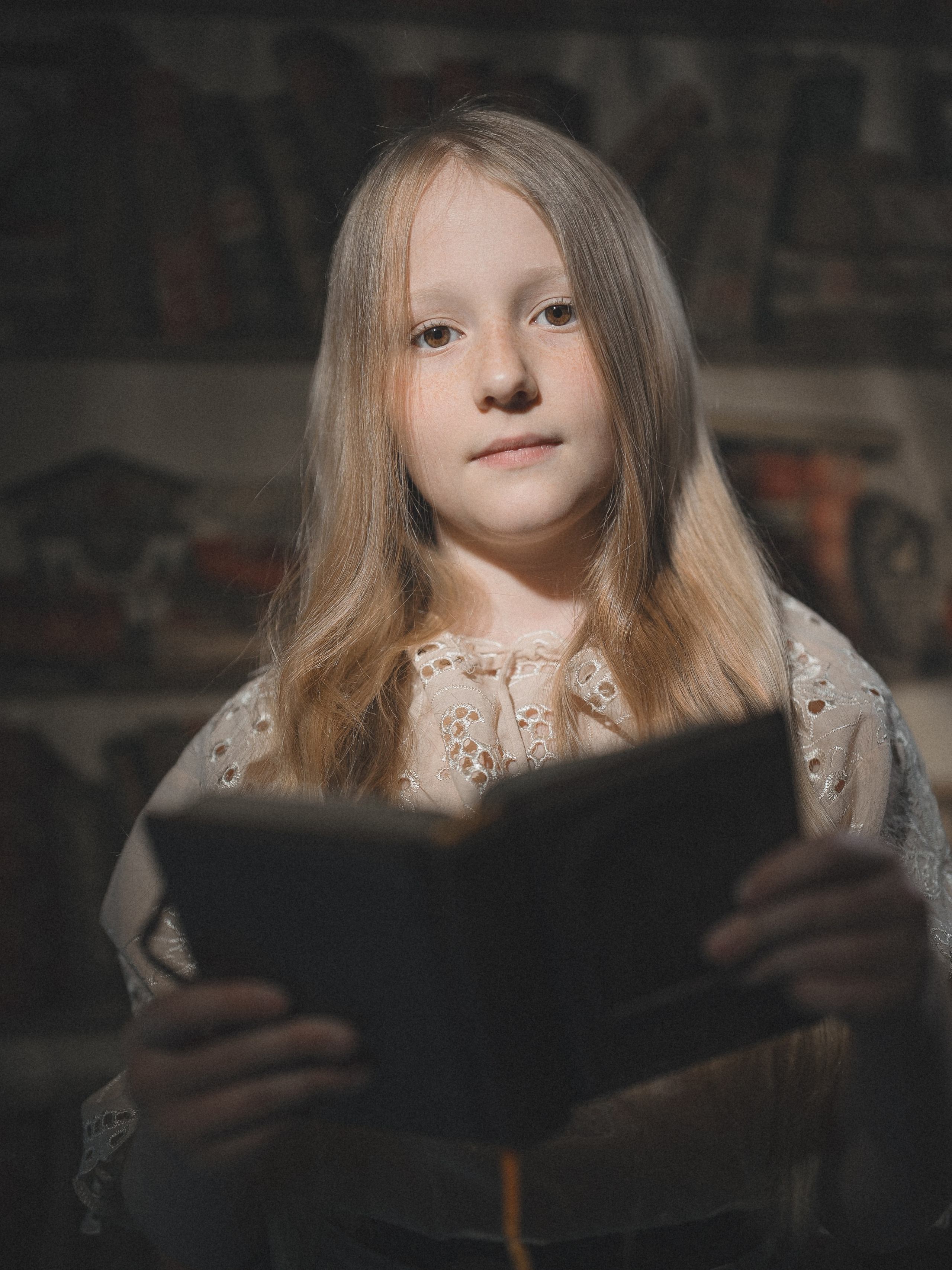 Примеры стилизации портретов и нестандартного света. Фотограф Олег Сотник