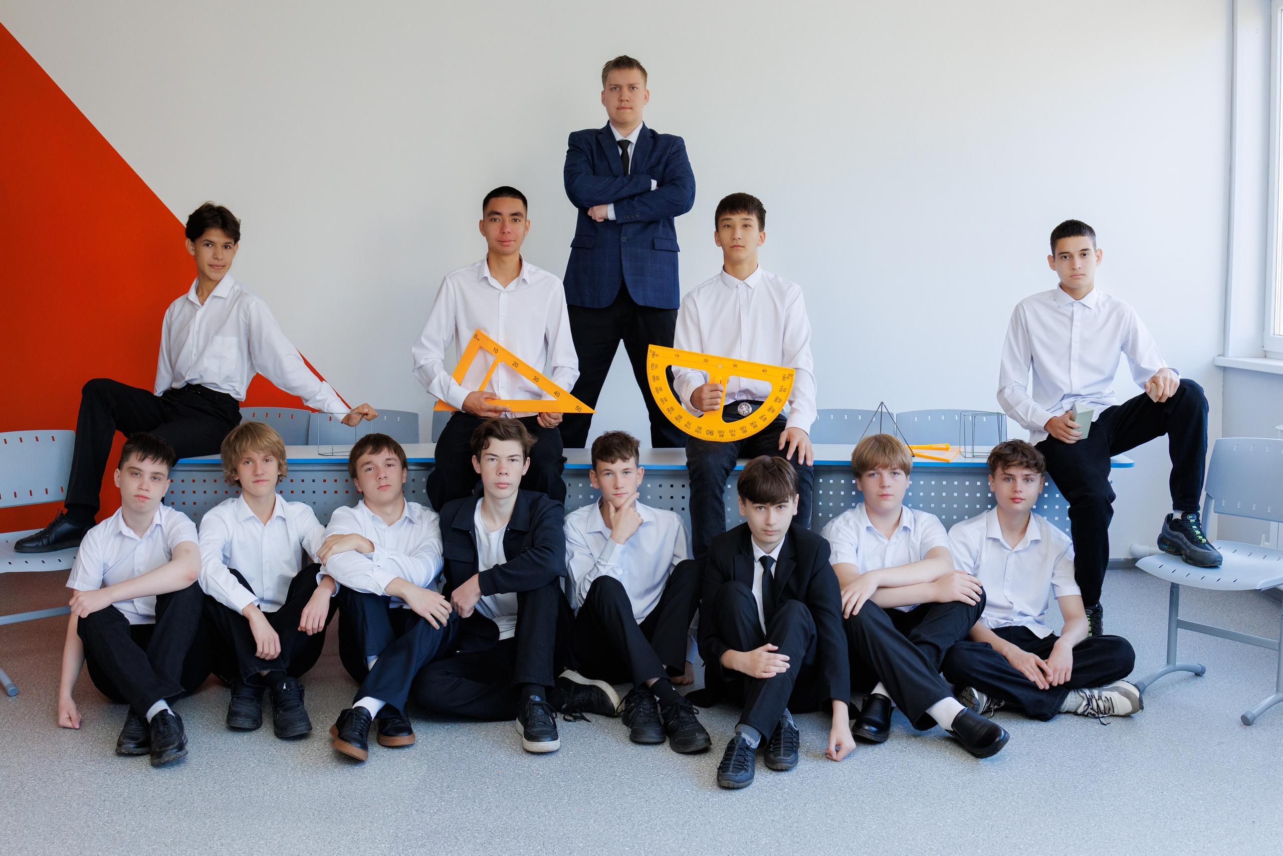 Позы для школьной фотосессии. Фотограф Медногорск Кувандык Оксана Шерехода свадебные, семейные, индивидуальные, школьные фотосессии. Печать фотоальбомов