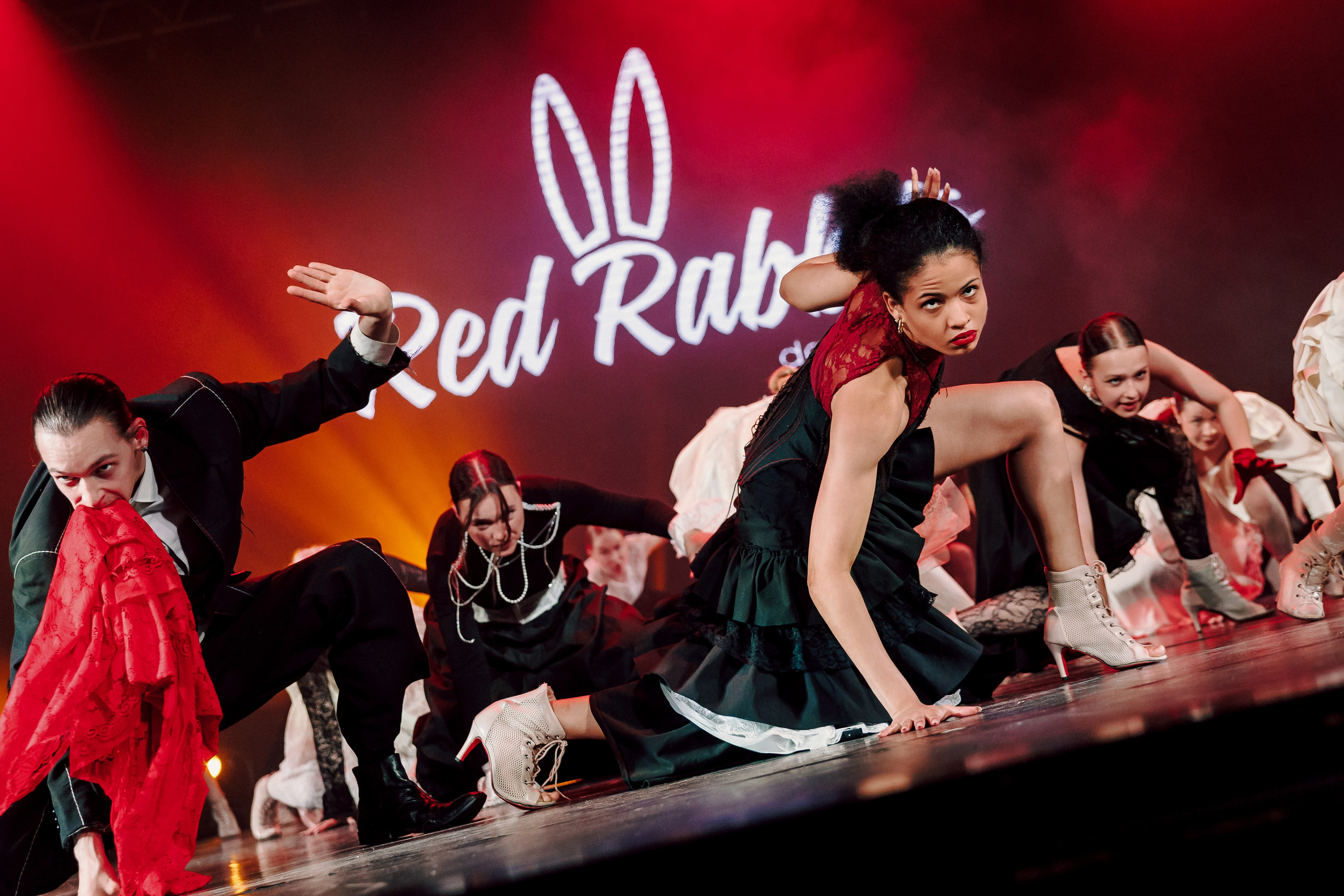 Отчётный концерт танцевальной школы «Red Rabbits» 2025. Лёшка Варзегов — фотограф