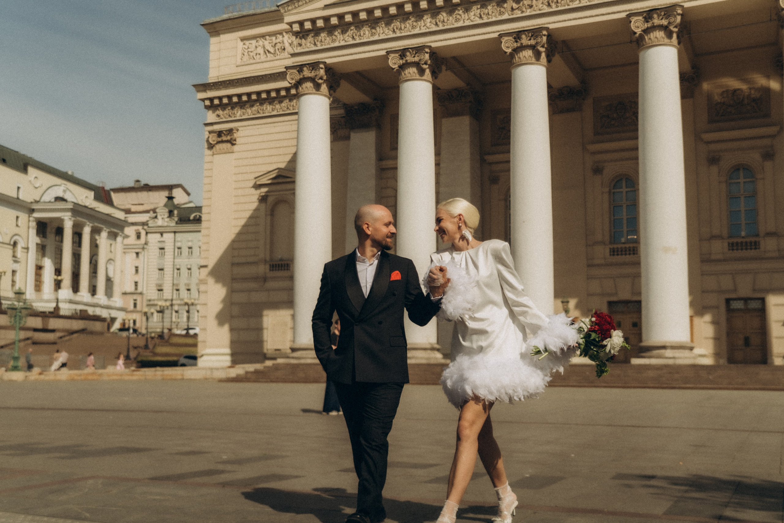 Прогулка у Большого театра. Гаврилова Настя семейный фотограф lifestyle в Москве