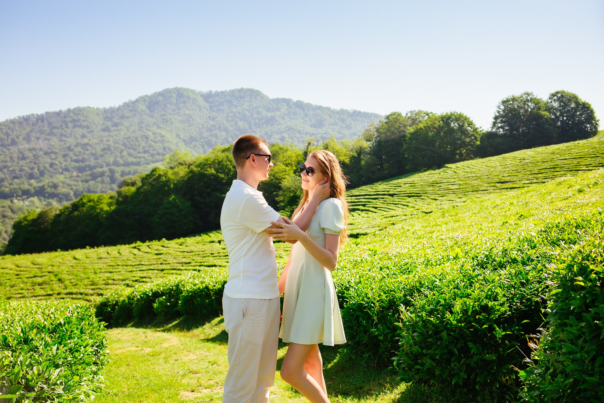 Лавстори фотосессия на чайных плантациях. Фотограф Сочи Адлер. Солькаева Анастасия