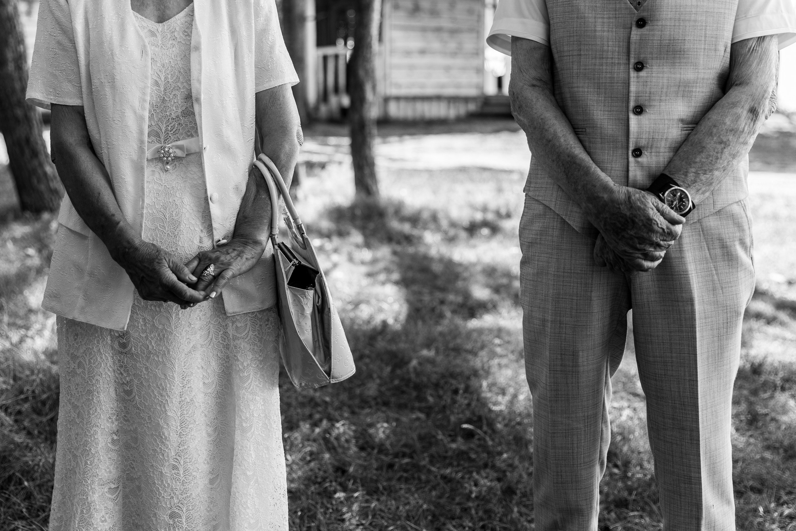 Здравствуйте! Я&nbsp;свадебный фотограф из&nbsp;Ульяновска, работаю в&nbsp;том числе по&nbsp;всей России и&nbsp;с&nbsp;выездом за&nbsp;границу. Снимаю свадьбы, lovestory, корпоративы, светский репортаж. Провожу обучение по&nbsp;фотографии, мастер-классы и&nbsp;воркшопы для других фотографов.