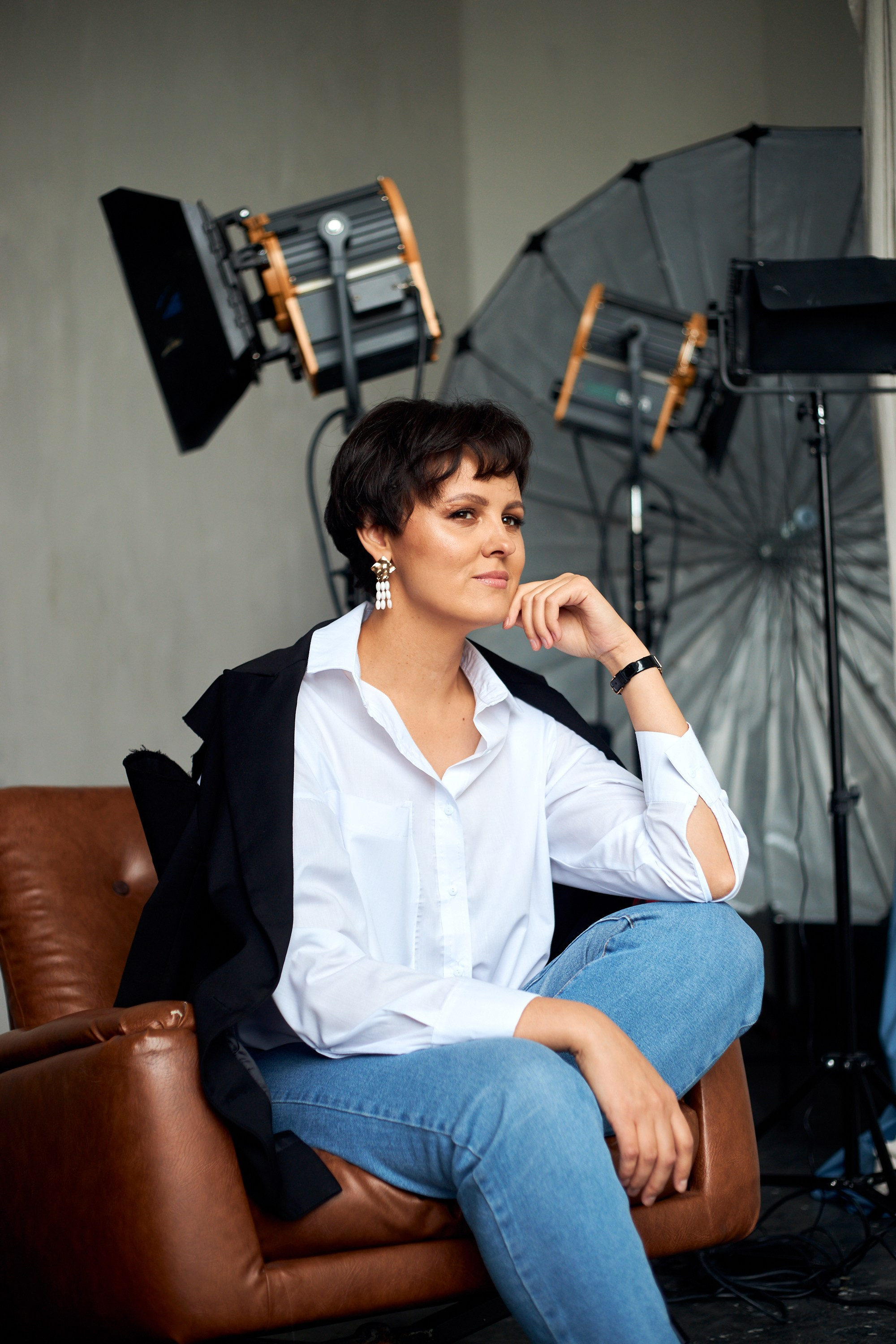 Фотограф портреты Екатеринбург индивидуальная фотосессия мужской женский портрет Екб заказать фотосет студия цена прогулочная съемка фото. Фотограф Екатеринбург Анастасия Жерновская | Маркетплейсы и нейрофото