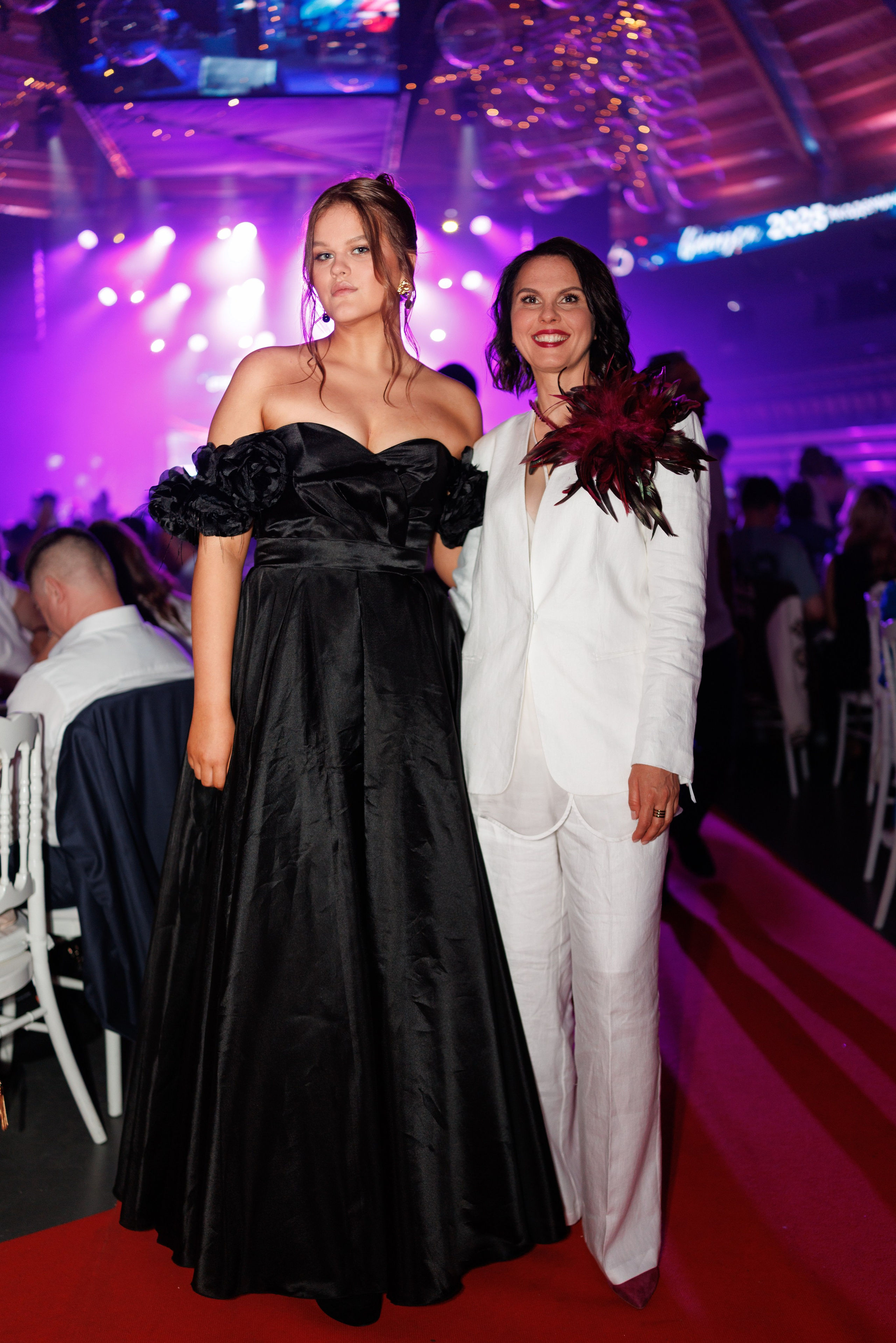 Страна 56. Репортажной, Свадебный, школьный