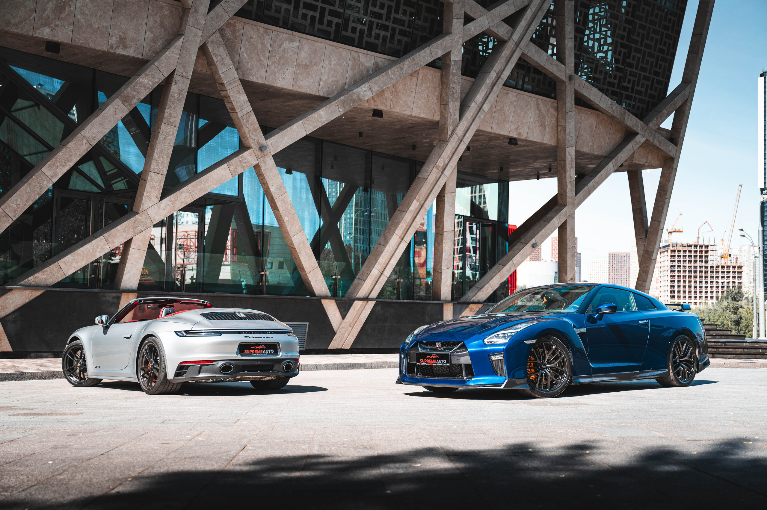 Porsche 911.992 Carrera 4 GTS vs Nissan GT-R. Автомобильный фотограф в Москве — Сидоров Дмитрий