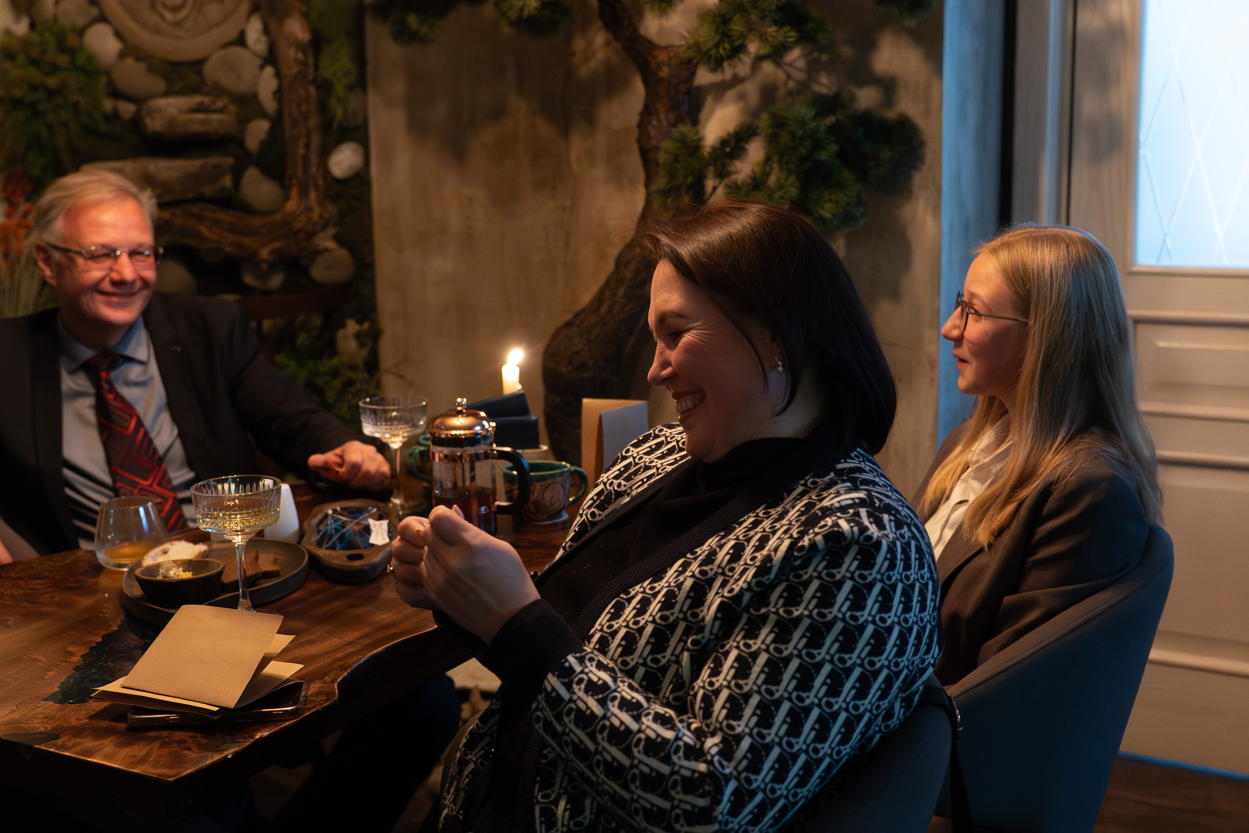 Лед и ложка. Для тех, кто не ждёт удачи, а создаёт её. Каждая фотосессия — это твой момент, твой стиль, твой успех. 📸