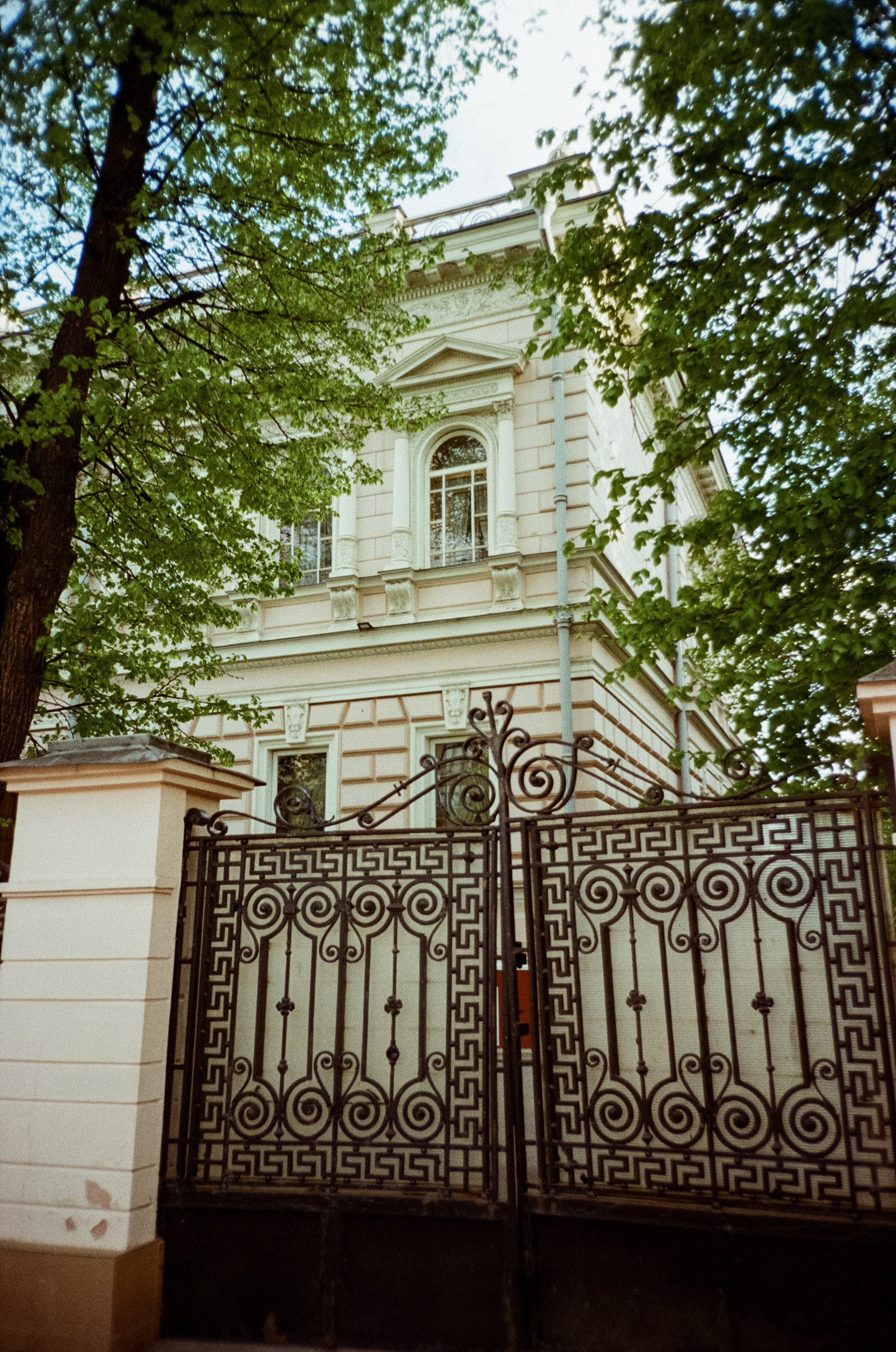 Ул. Малая и Большая Никитская | Ricoh R1 | Fujifilm Fujicolor C200