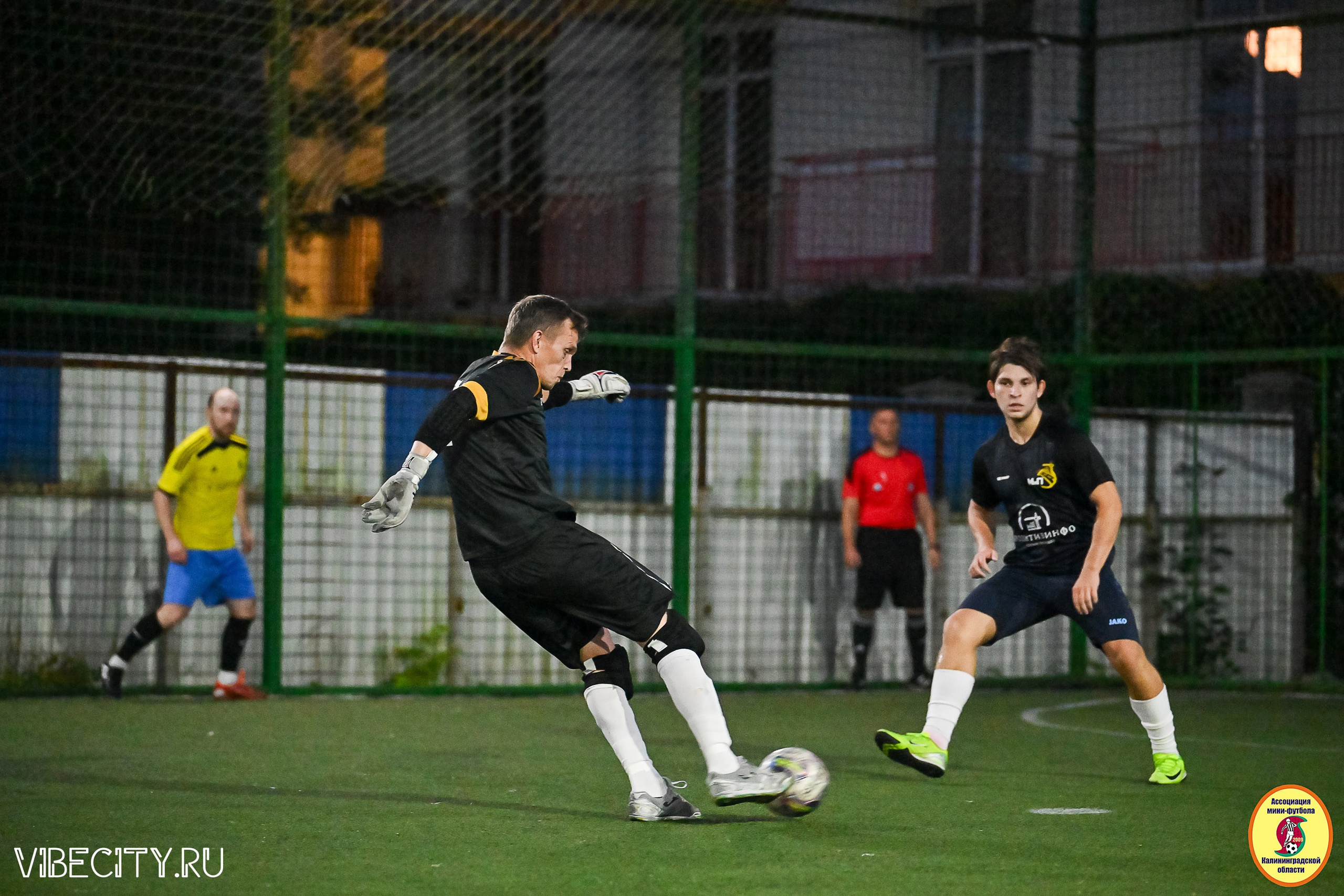 ФИНАЛЬНЫЕ ИГРЫ КУБКА МИНИ-ФУТБОЛЬНОЙ ЛИГИ И КУБКА КОРПОРАТИВНОЙ МФЛ 2025. VIBECITY.RU Вайб Сити Ру Фоторепортажи Фотоотчеты Калининград