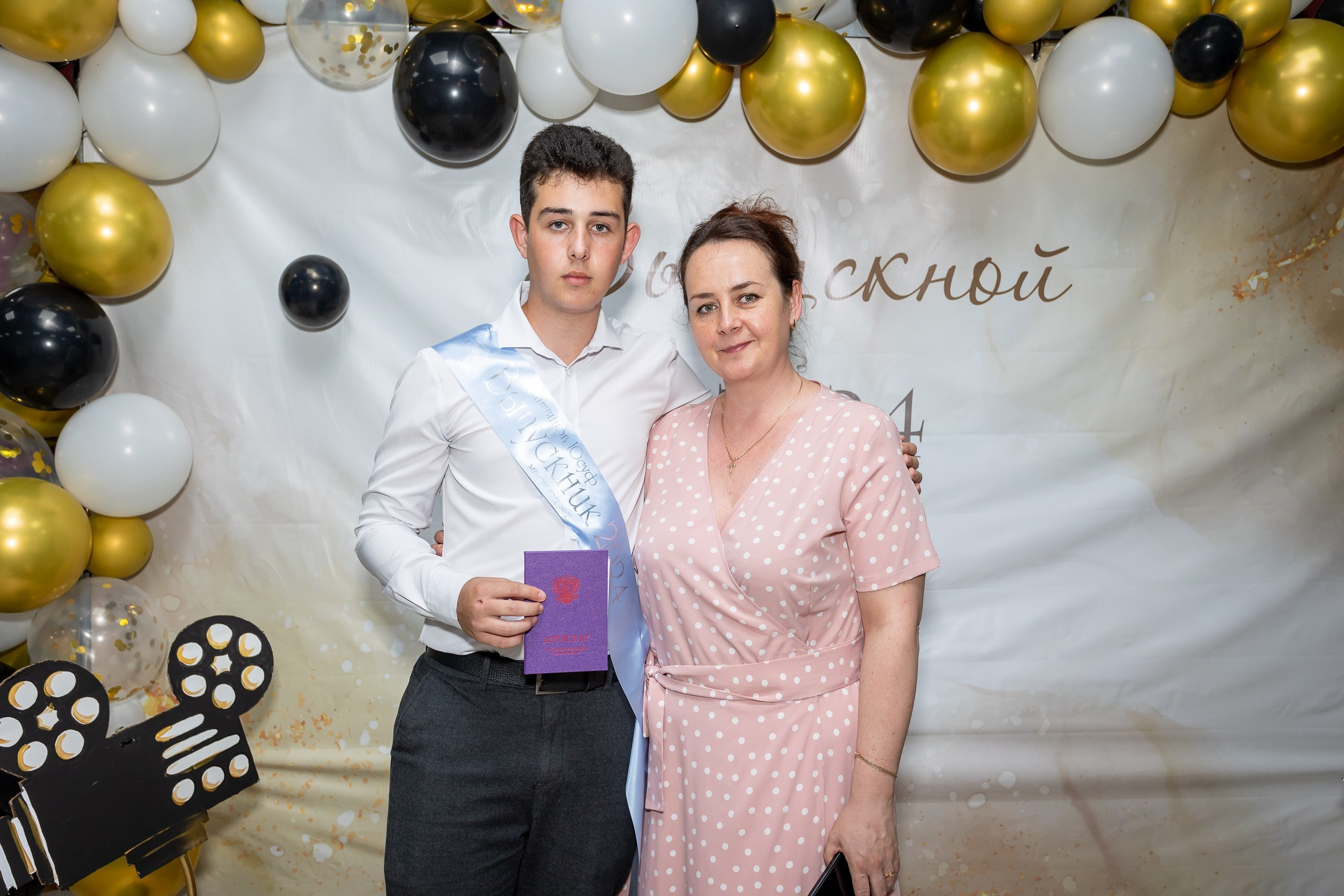 Вручение аттестата и выпускной вечер. Выпускные альбомы Майкоп, Краснодар Елена Золотарева