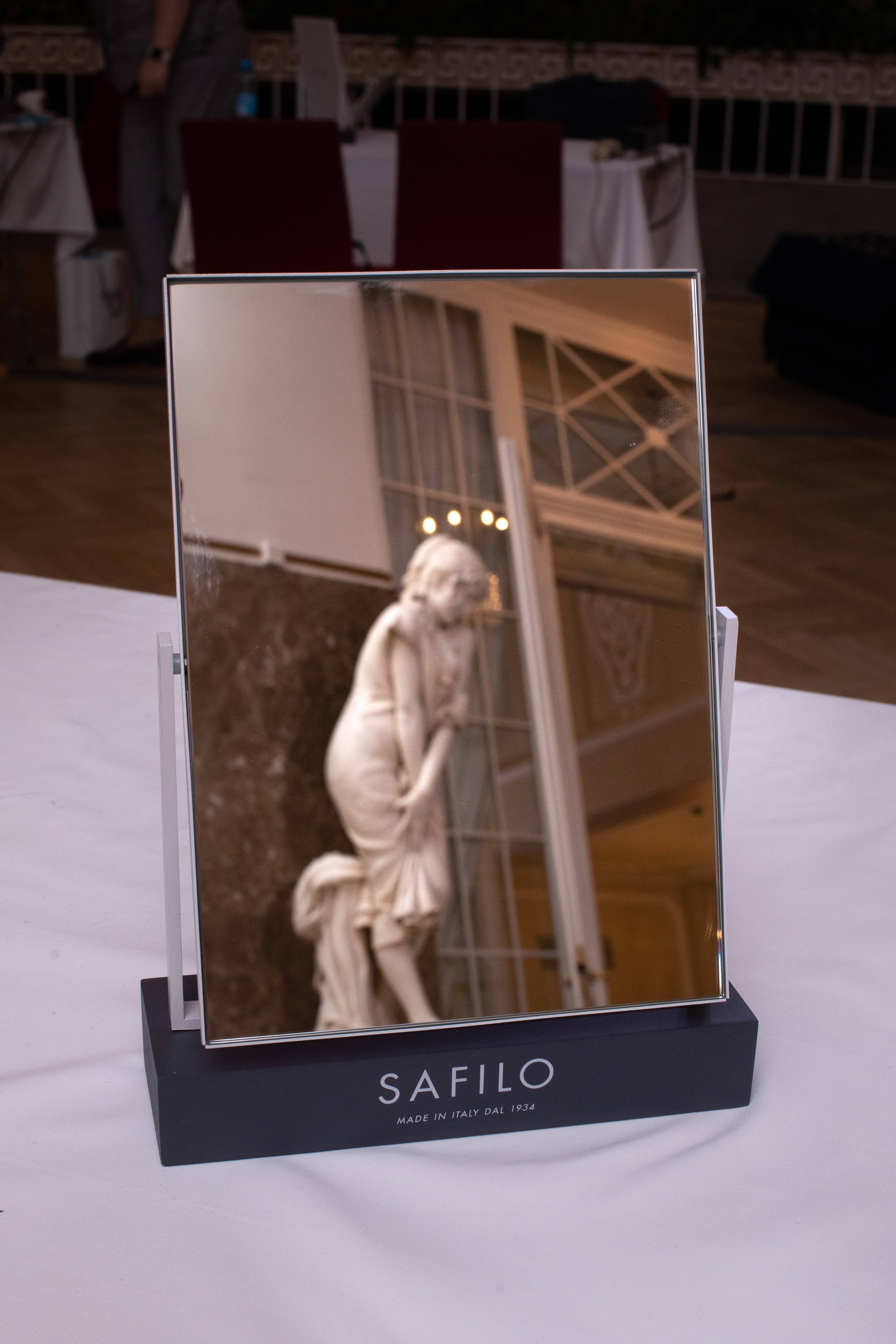 Safilo Group — Buying days in St. Petersburg. Двойняшки-фотографы Анна и Анастасия в Санкт-Петербурге