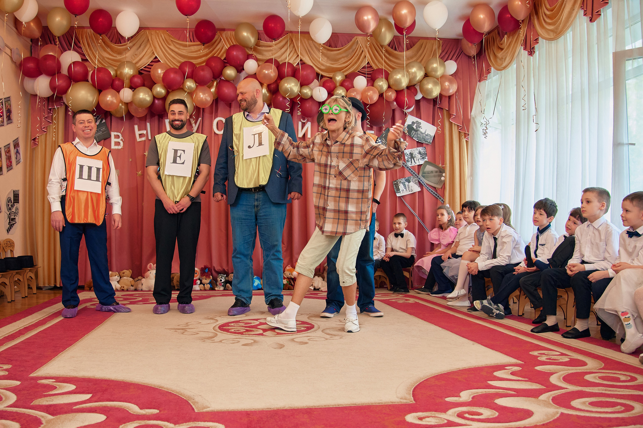 Видеосъемка выпускного утренника в детском саду или школе. Свадебный фотограф видеограф в ЗАГС и на свадьбу целый день Москва и МО