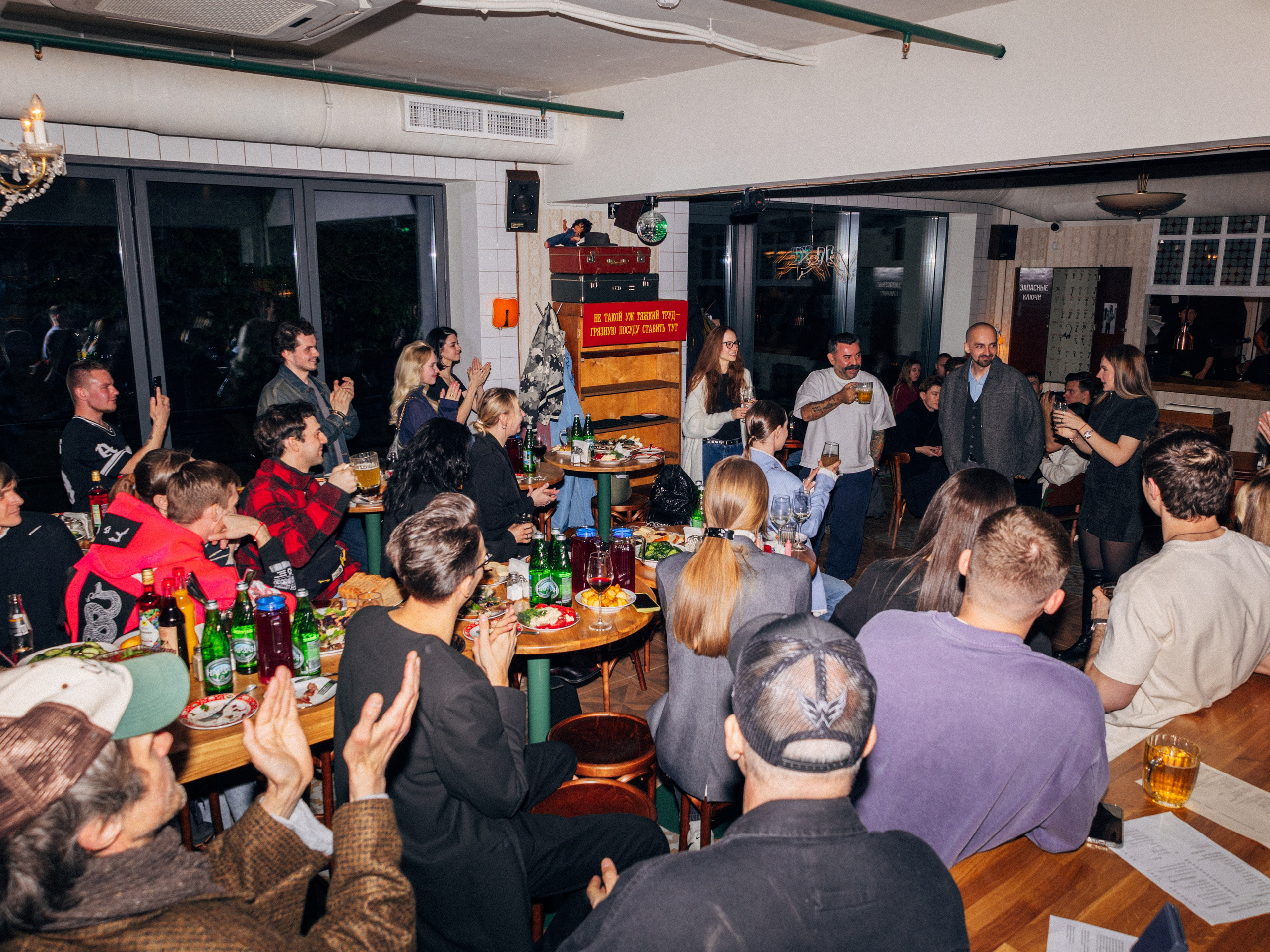 Шапка «Открой вино». Закулисная жизнь в кадре | Backstage-фотограф из Москвы — Александра Слободская