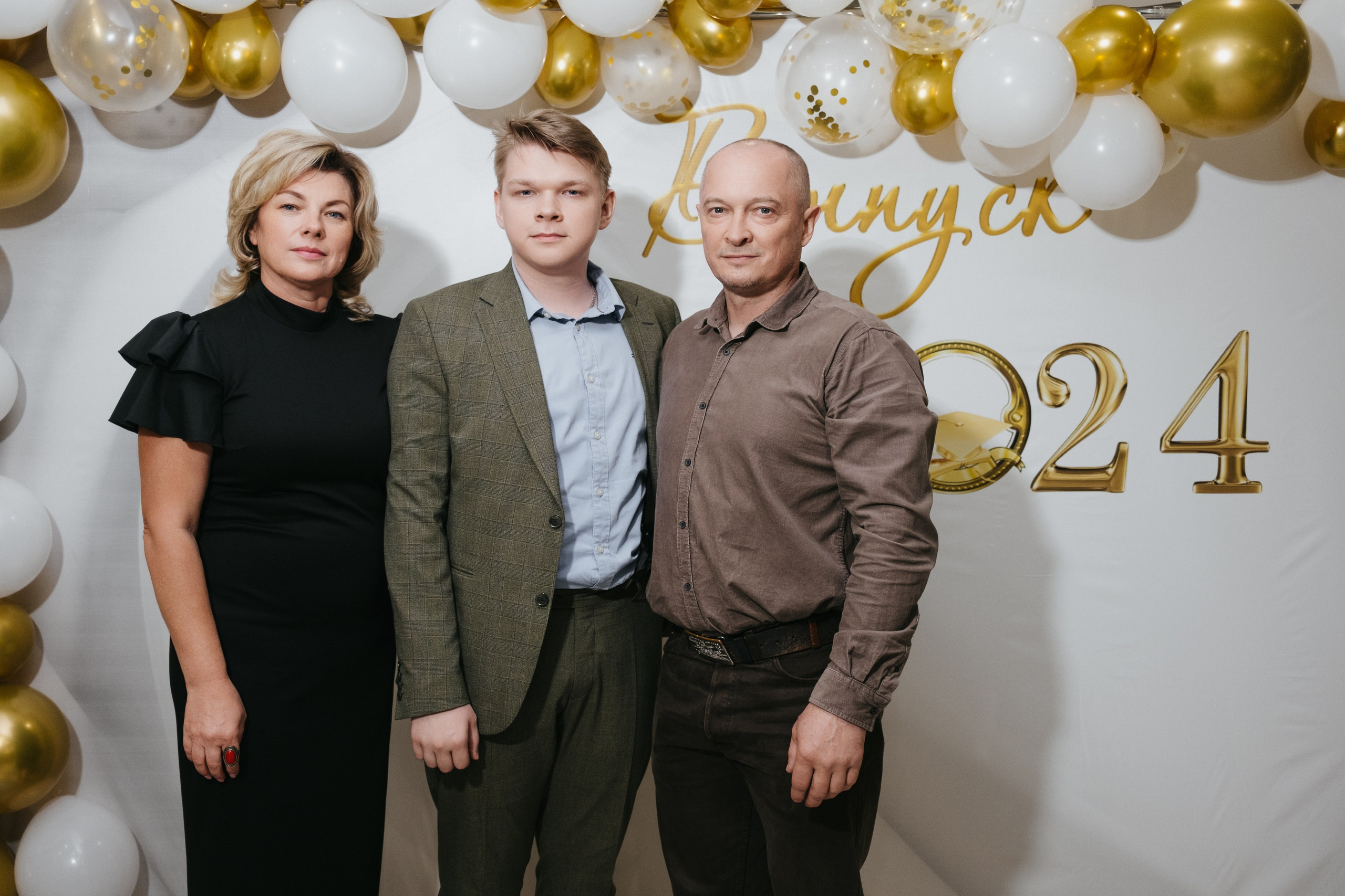 Выпускной 11 класс школы № 30. Свадебный и репортажной фотограф Денис Ожигин в Краснодаре и Краснодарском крае