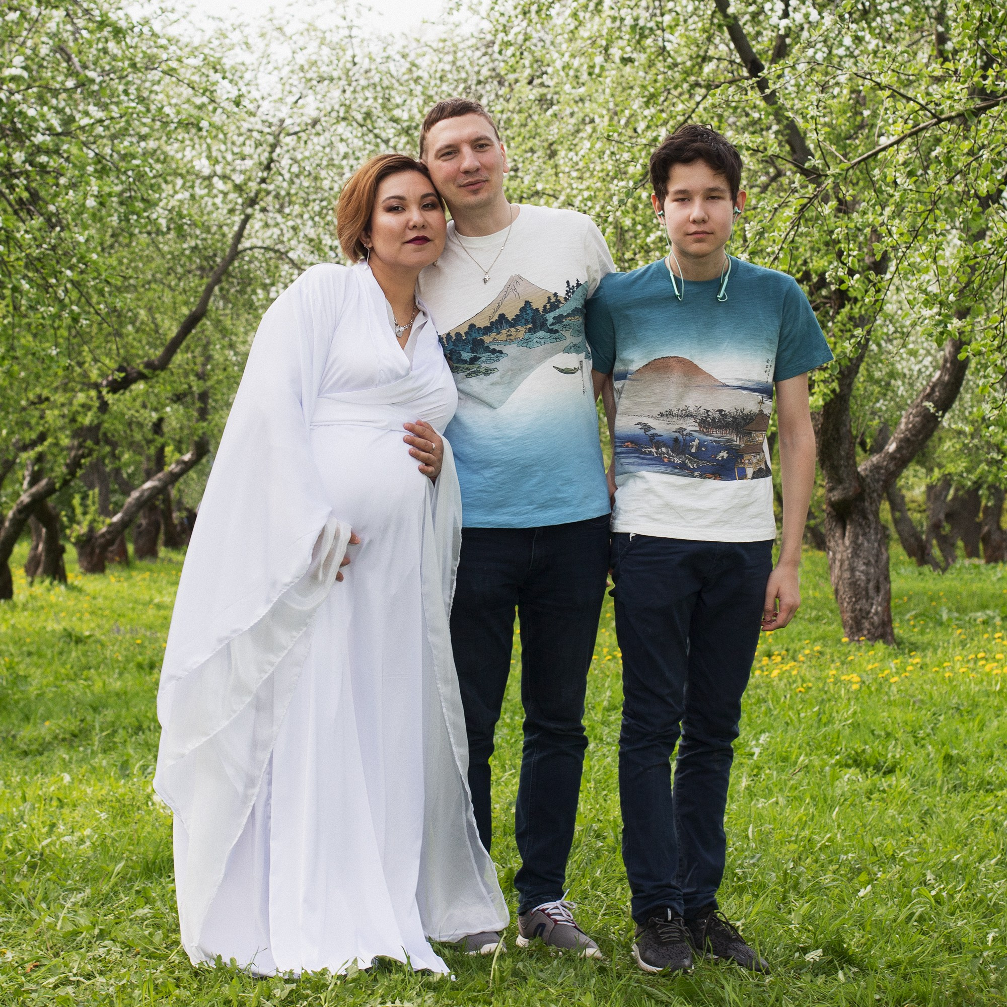 Семейная фотосессия в весеннем саду. Необычные портретные фотосессии под ключ в Москве