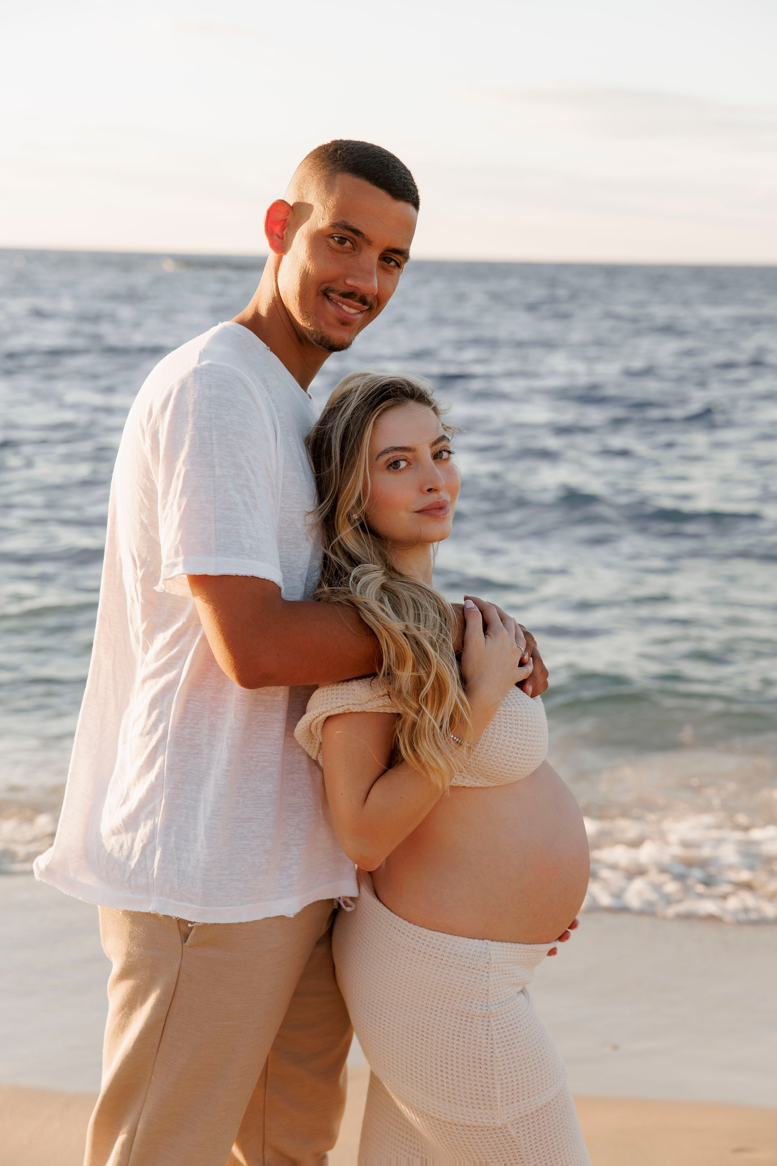Pregnancy photoshoot near the sea. Wedding and family photographer