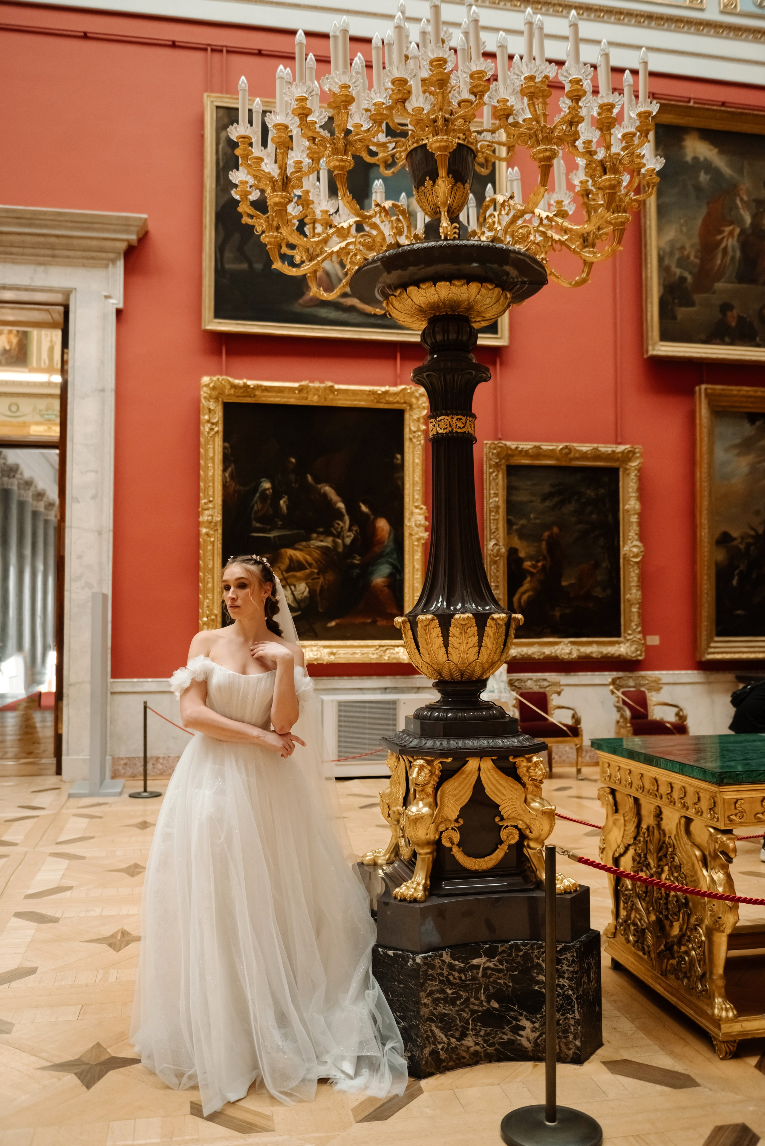 В залах лучшего музея. Свадебный и сеейный фотограф в Санкт-Петербурге Елена Худякова