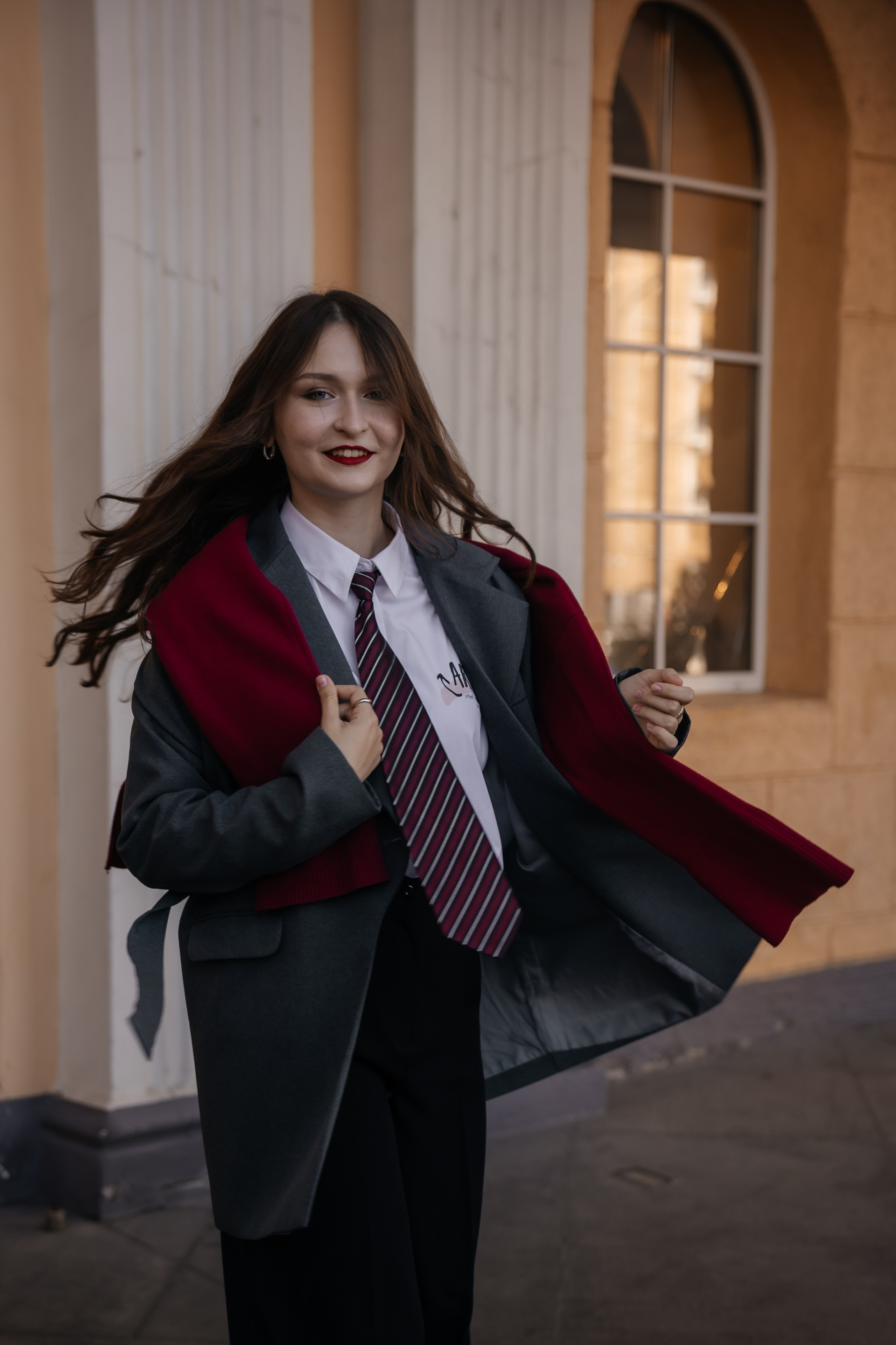 Софа. Прогулочная фотосессия у Победы. Свадебный и семейный фотограф в Новосибирске Ирина Дорошкова