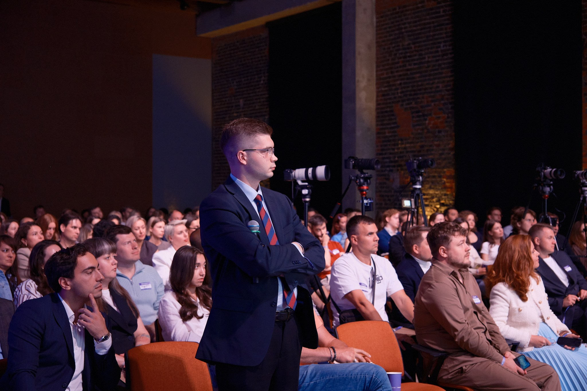 ЧТИВО х Точка Банк «ЭКОНОМИКА ВРЕМЕНИ» (©ЧТИВО). Профессиональный фотограф в Москве Павел Жданов