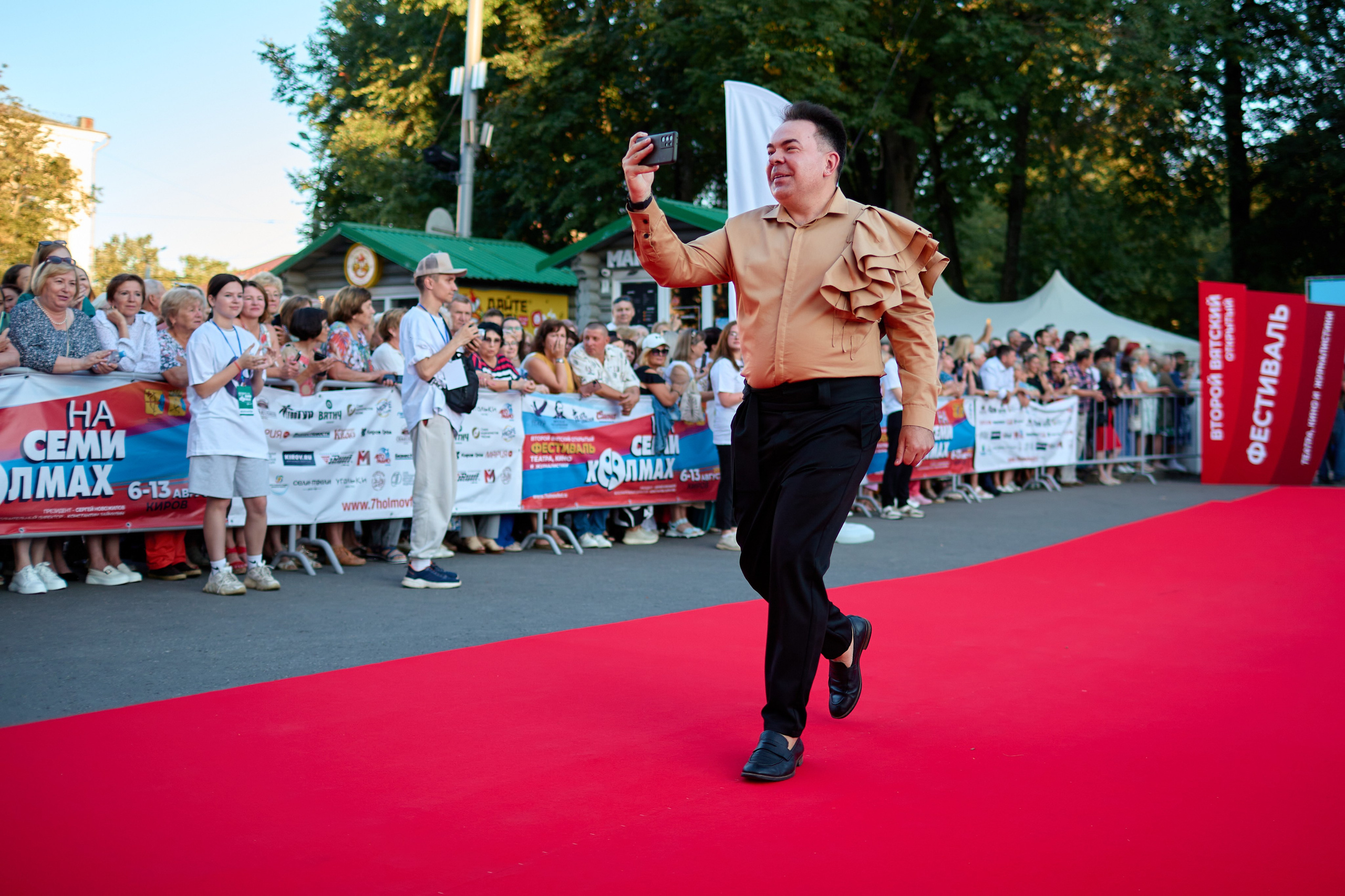 Открытие фестиваля «На семи холмах» 2023. Фотограф Илья Прохоров в Кирове